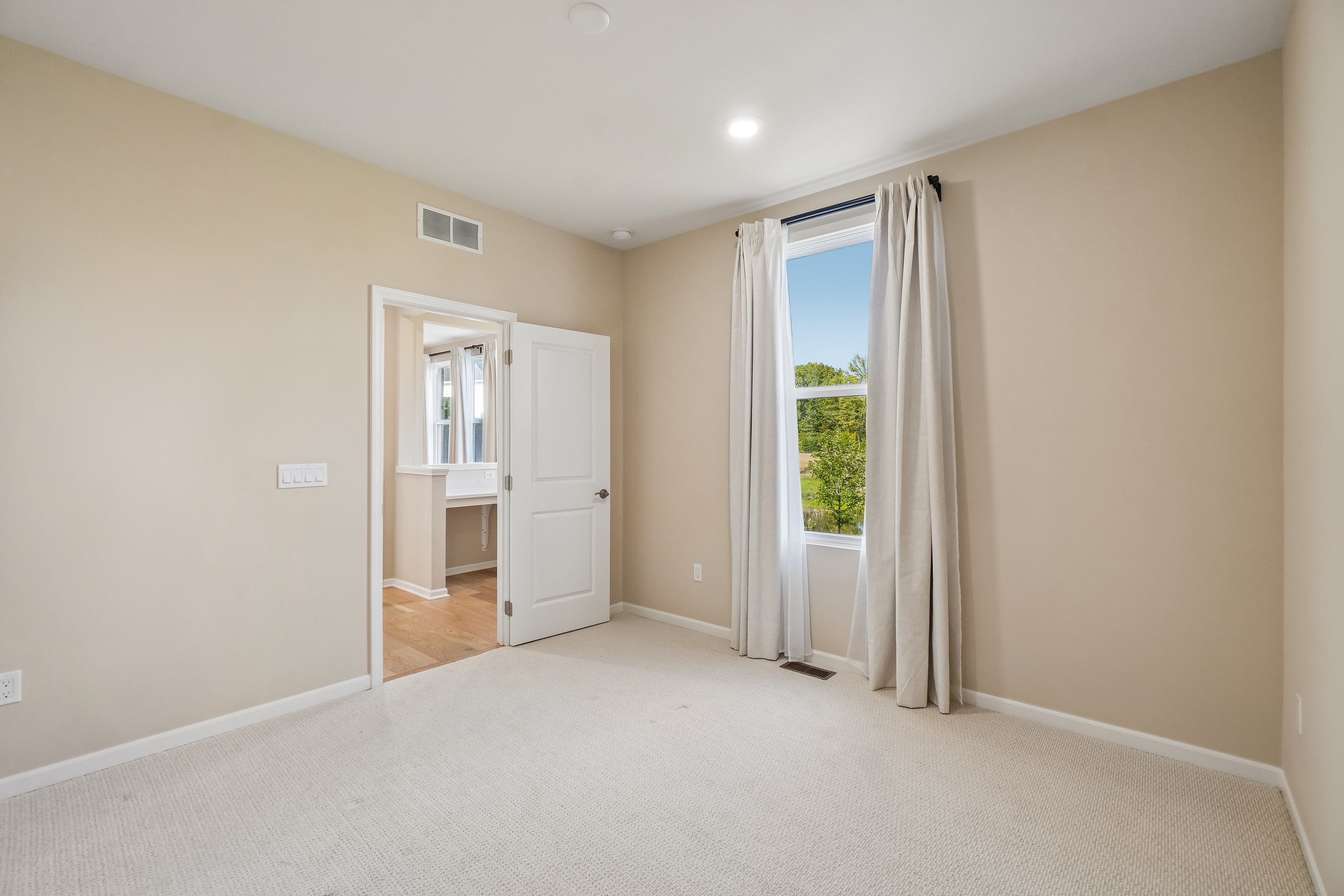Photo 23 of 61 of 20942 Torbay Dr, Northville, MI