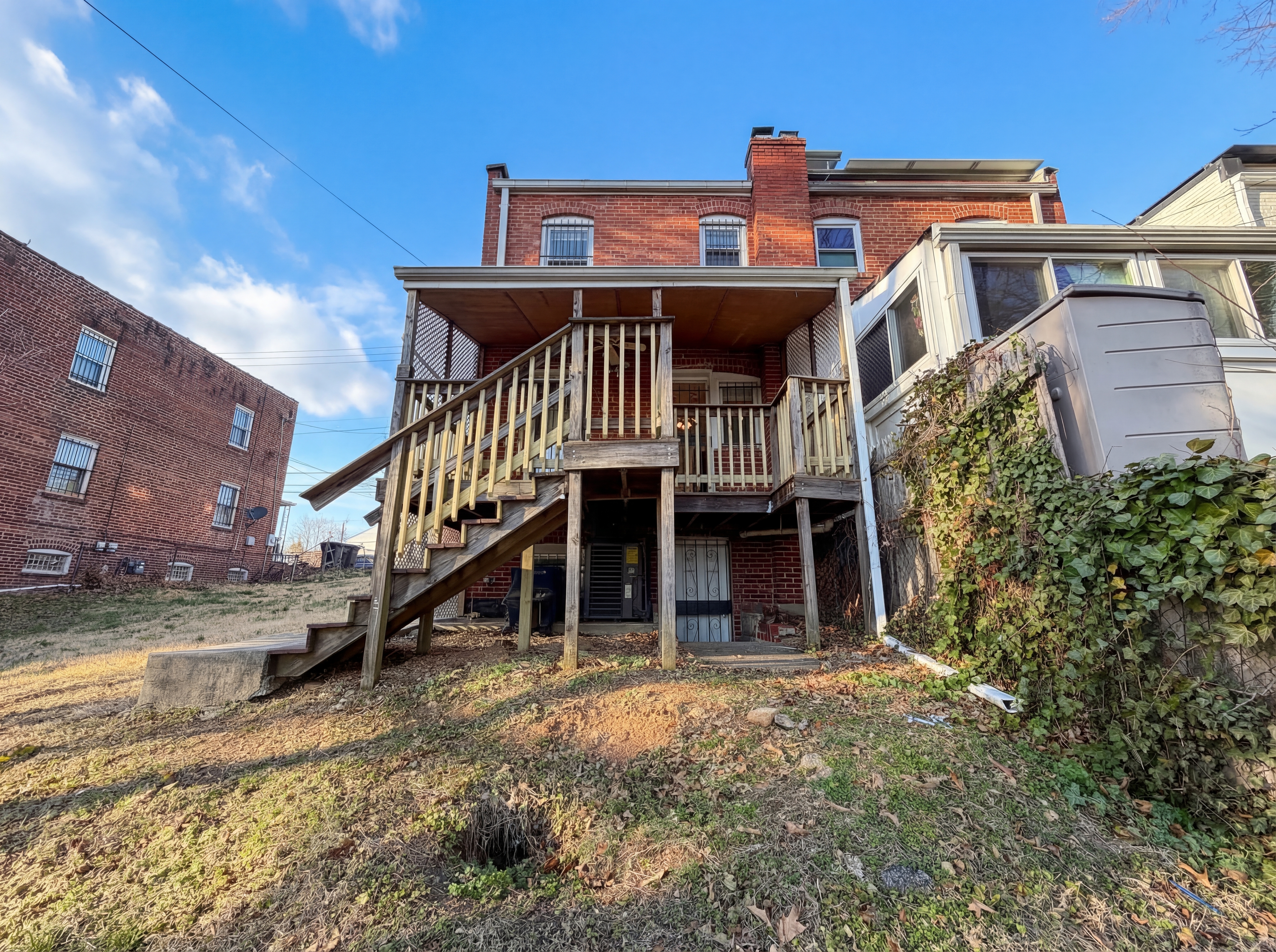 Photo 5 of 18 of 701 Atlantic St SE, Washington, DC