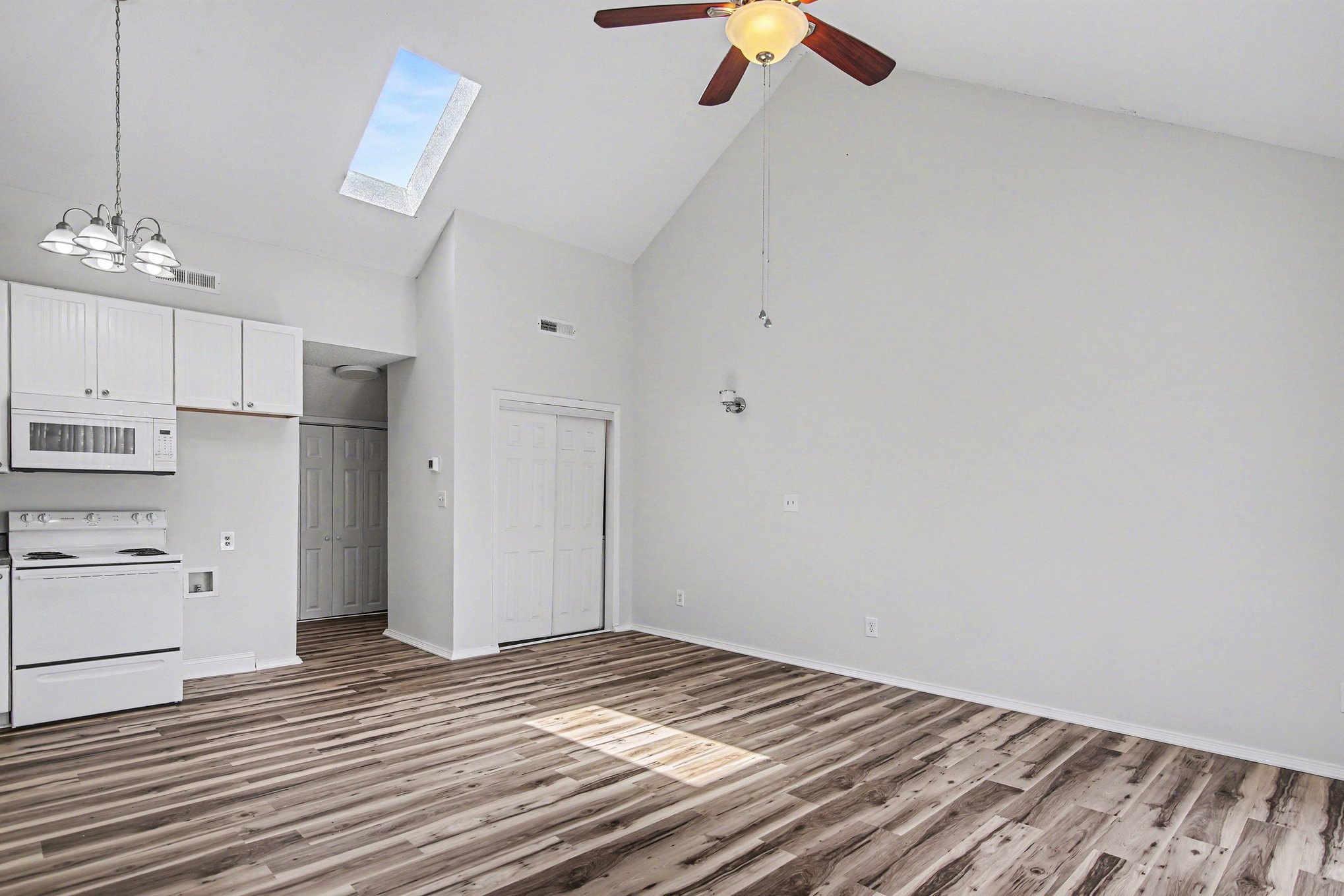 Photo 3 of 21 of 1850 Colony Dr, Myrtle Beach, SC
