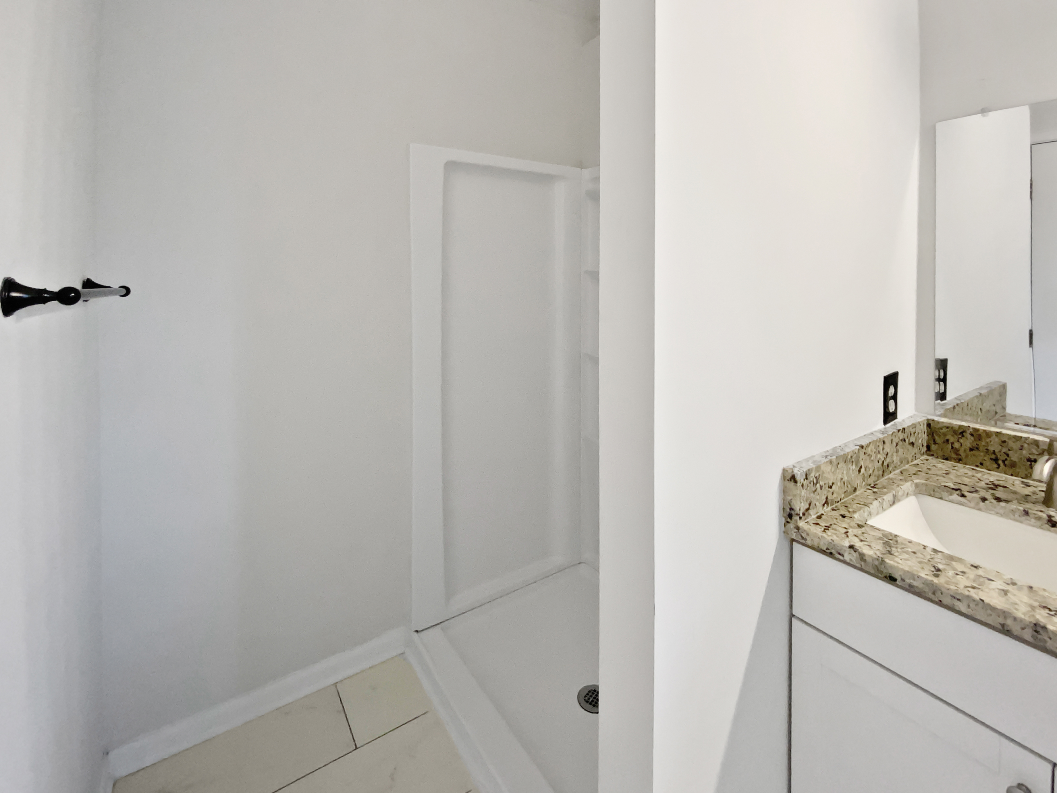 Photo 13 of 29 of 225 Woodfield Ct, McDonough, GA