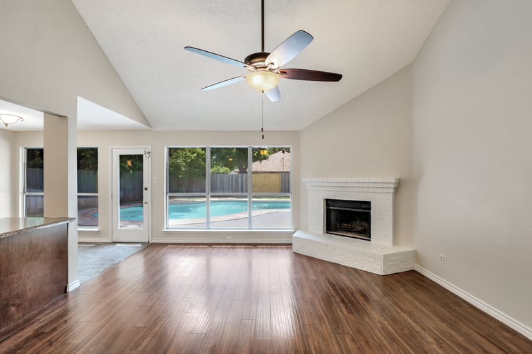 Photo 1 of 22 - 6312 Brookmont Ct, Arlington, TX 76018