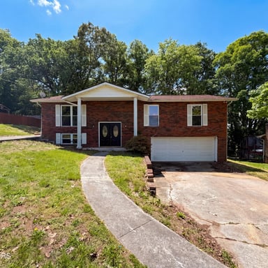 Property photo 1 of 819 Scenic Cir