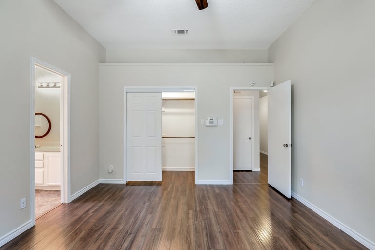Photo 15 of 22 - 6312 Brookmont Ct, Arlington, TX 76018