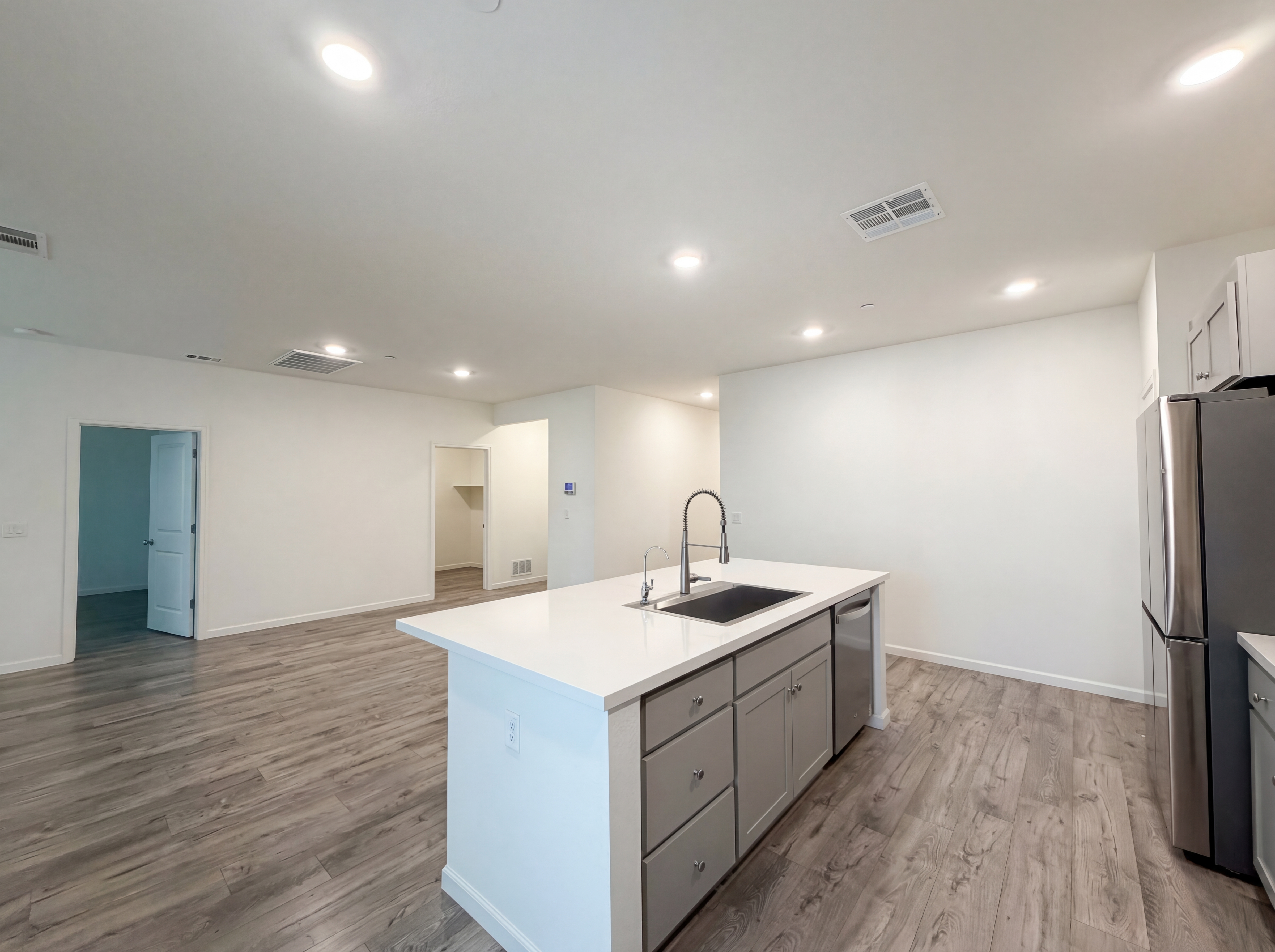 Photo 19 of 31 of 15385 Trolley St, Lathrop, CA