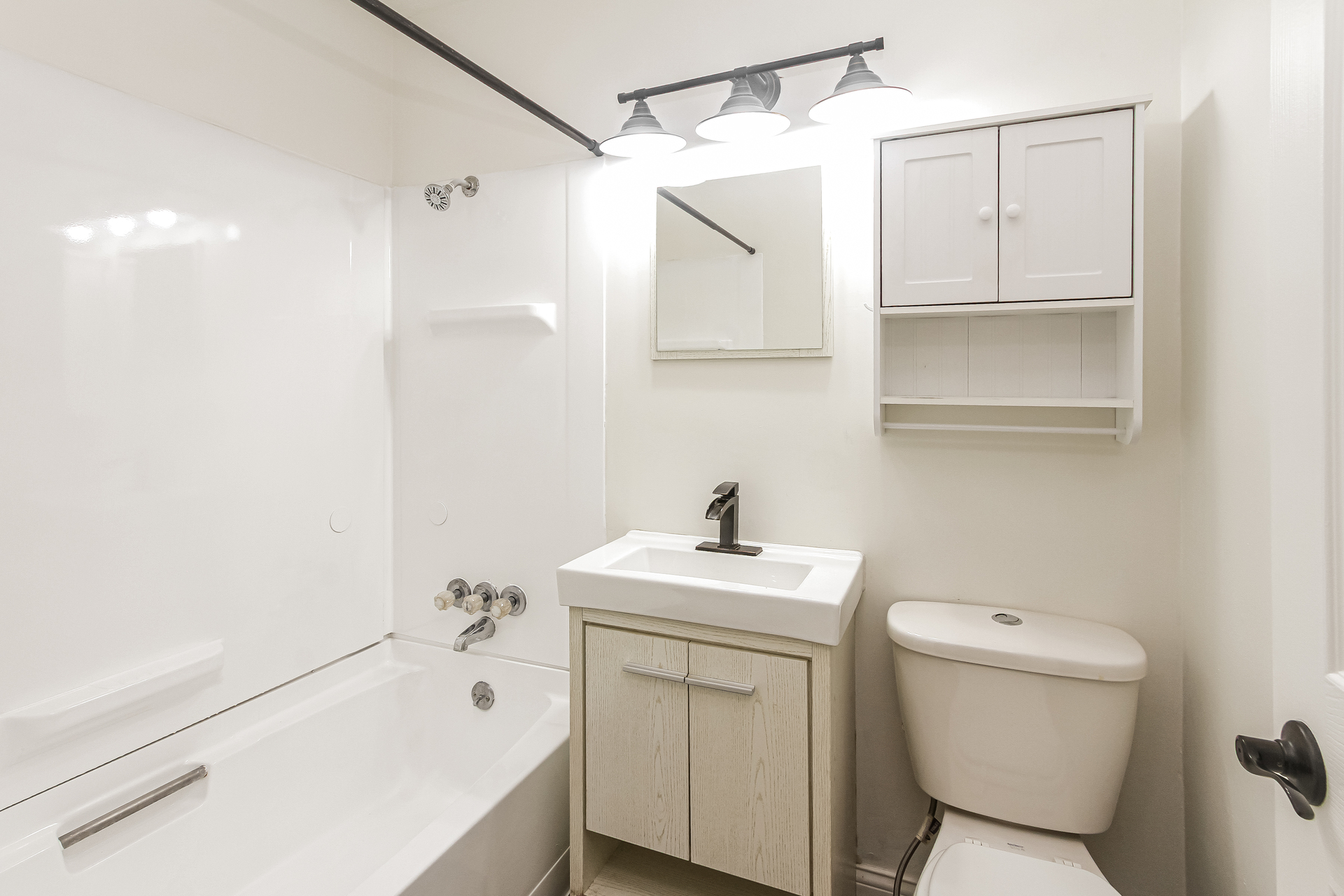 Photo 18 of 22 of 507 Armentrout Ln, Indianapolis, IN