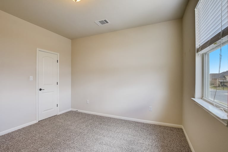 Photo 33 of 37 - 20409 Great Egret Ln, Pflugerville, TX 78660