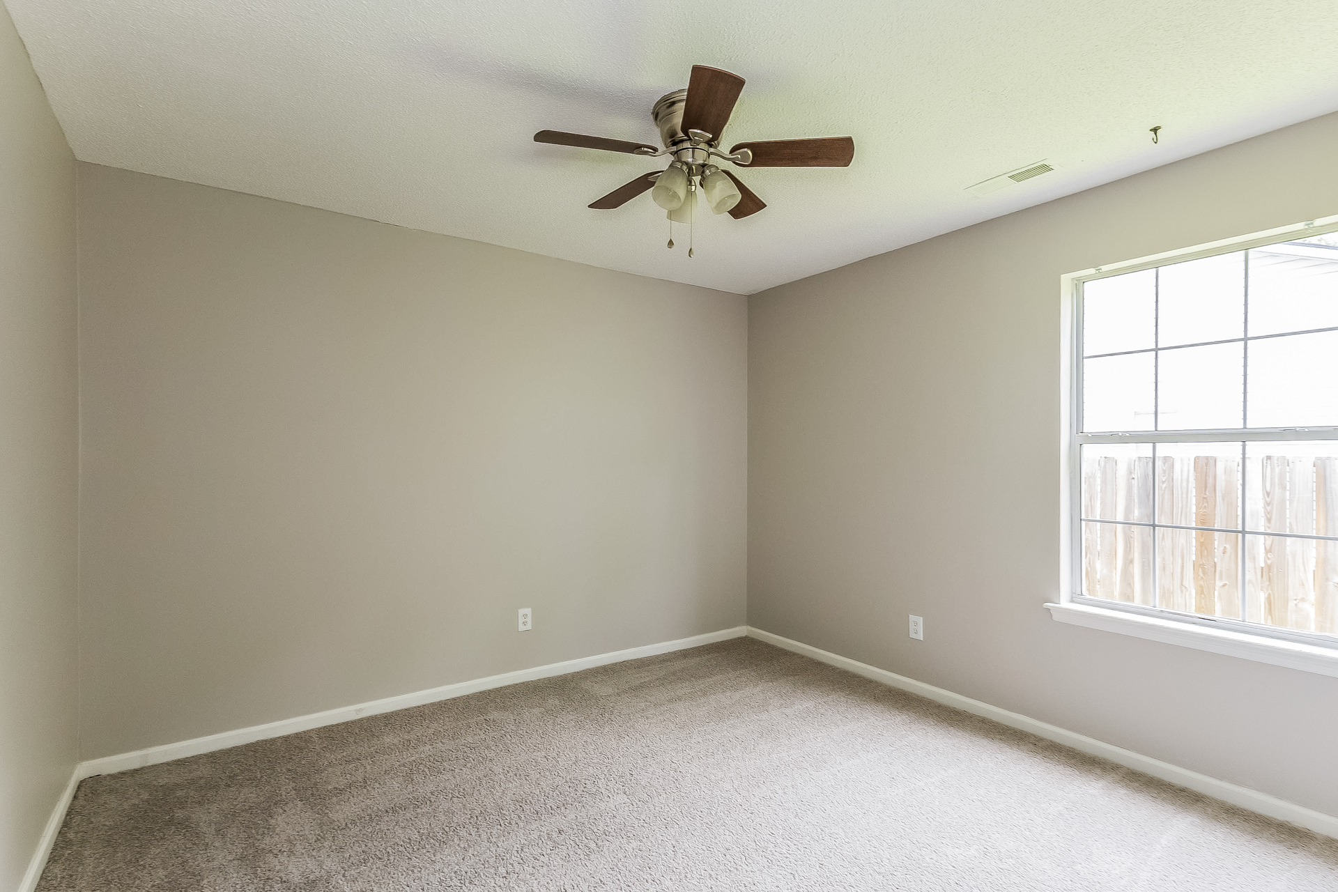 Photo 14 of 21 of 1305 Aubry Dr, Moncks Corner, SC