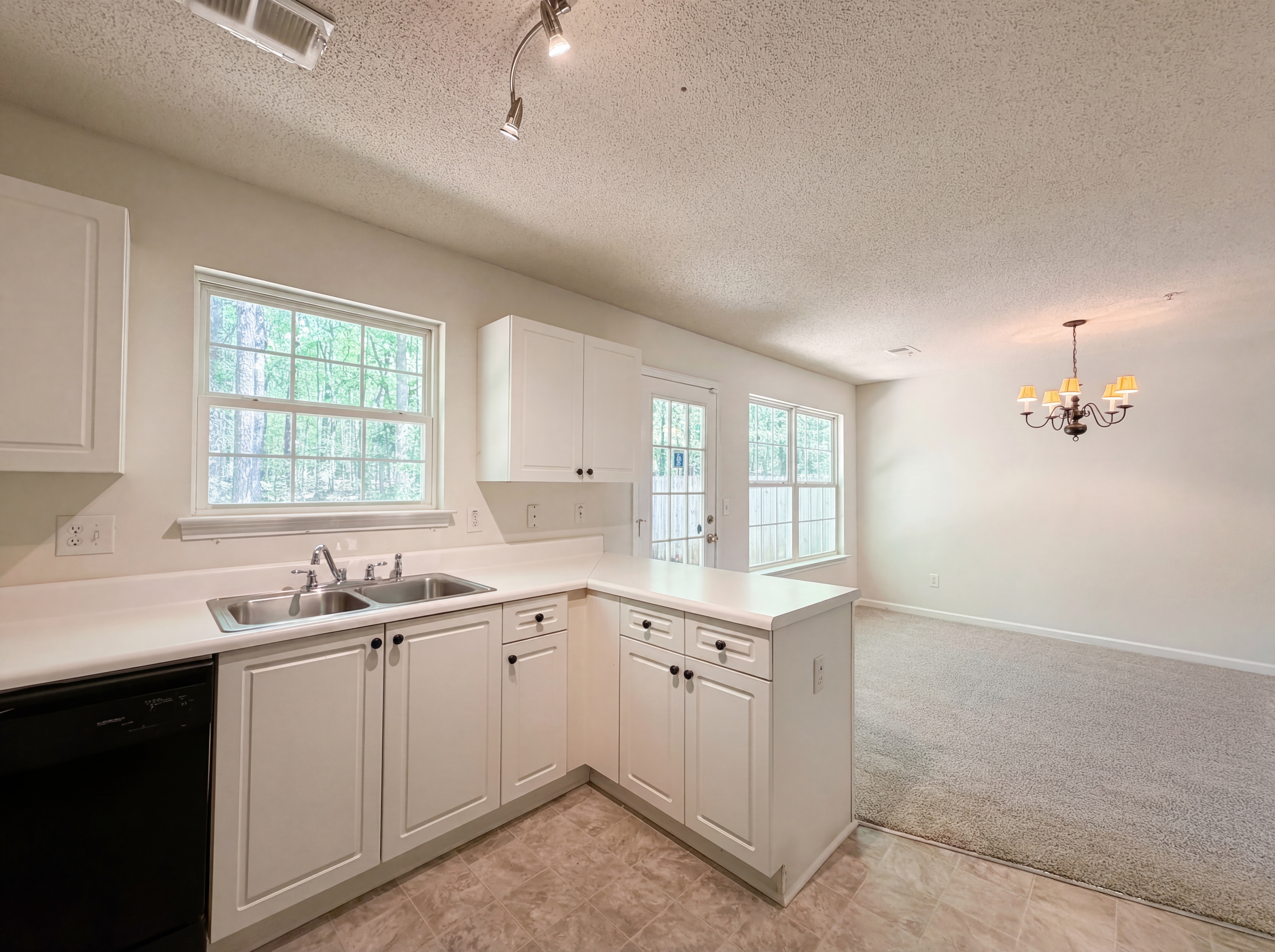 Photo 13 of 25 of 172 Watercress Ct, Stockbridge, GA