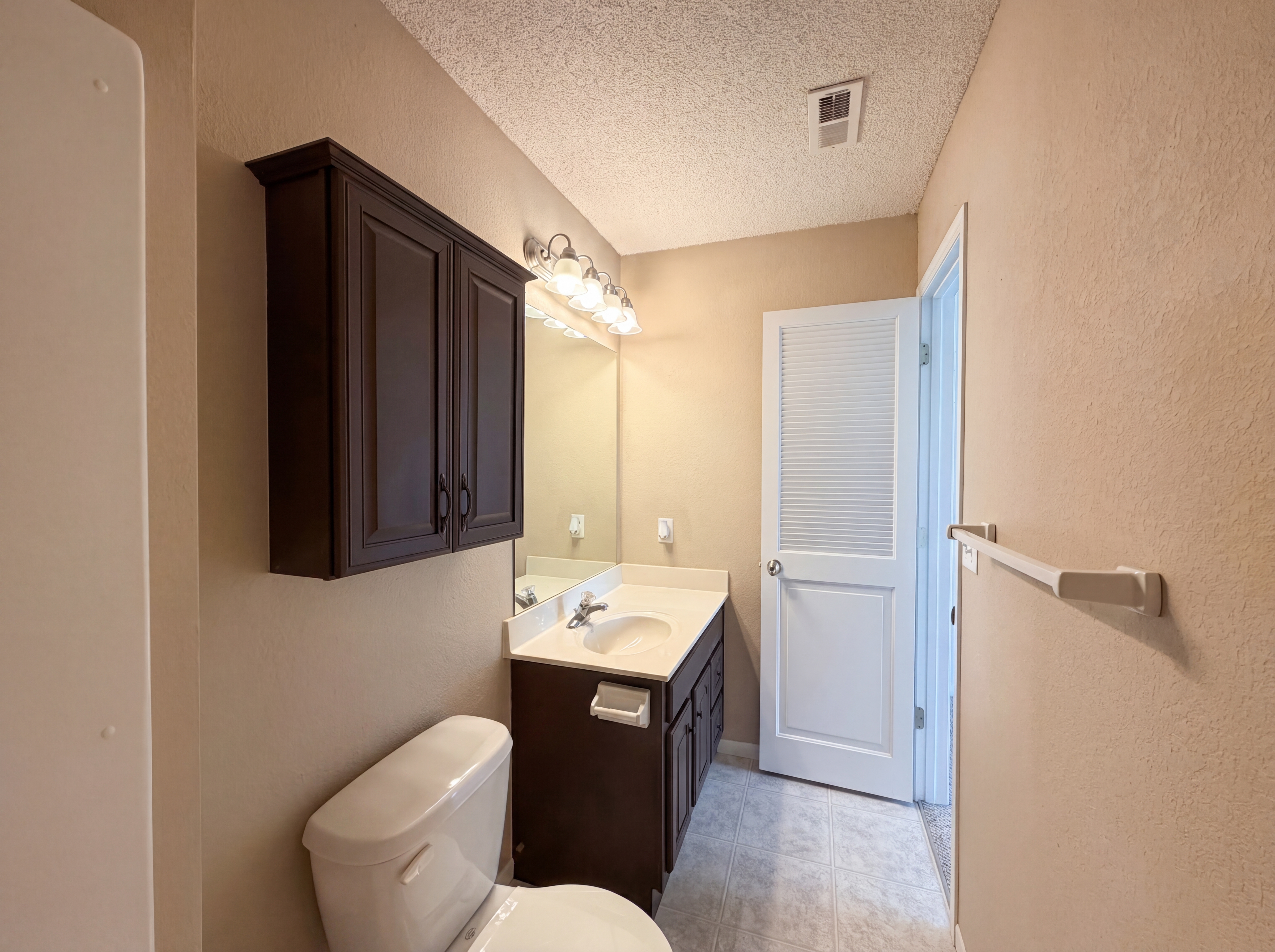 Photo 16 of 18 of 10559 E 46th Ter, Kansas City, MO