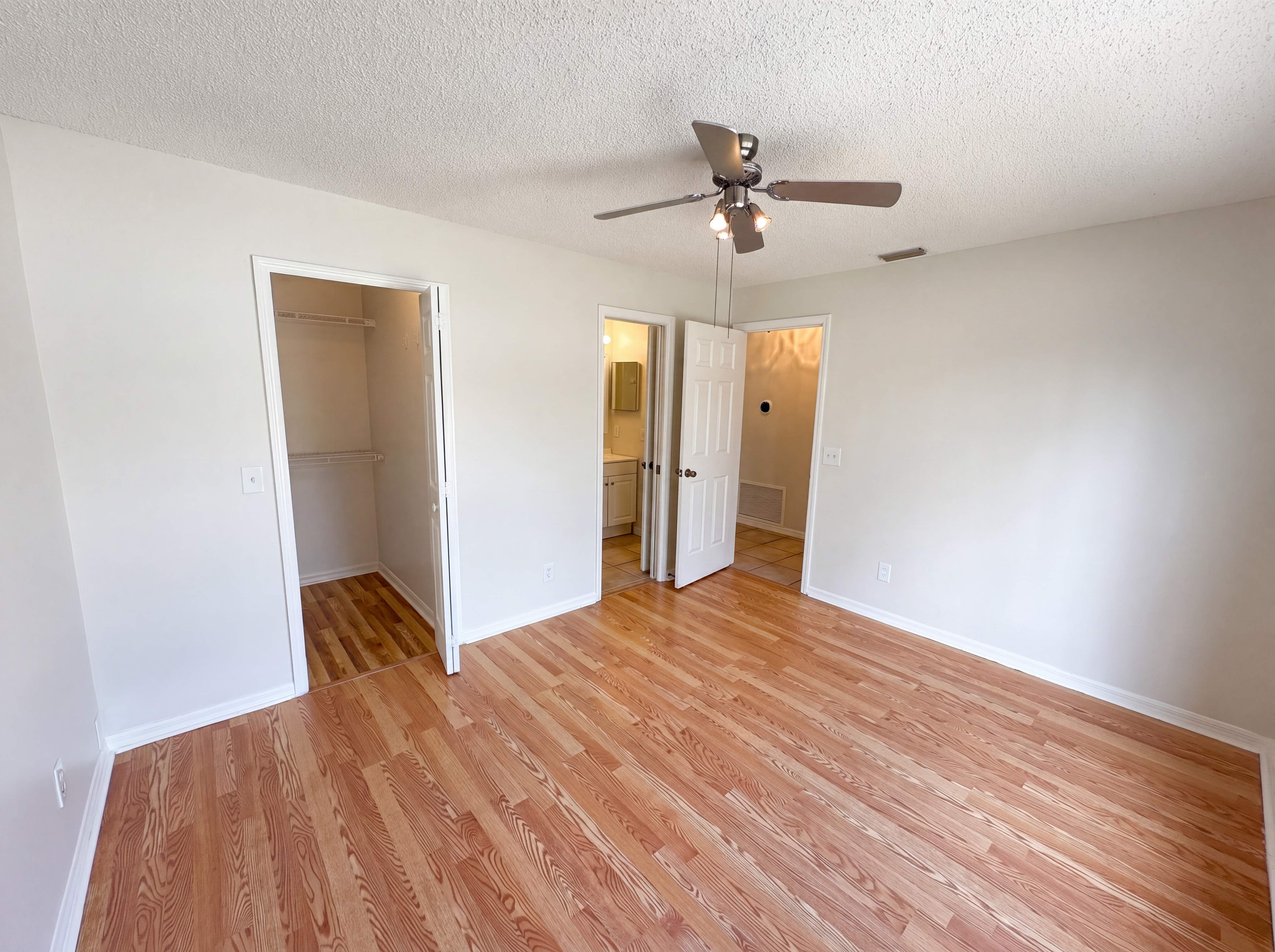 Photo 15 of 21 of 9814 Dean Cove Ln, Orlando, FL