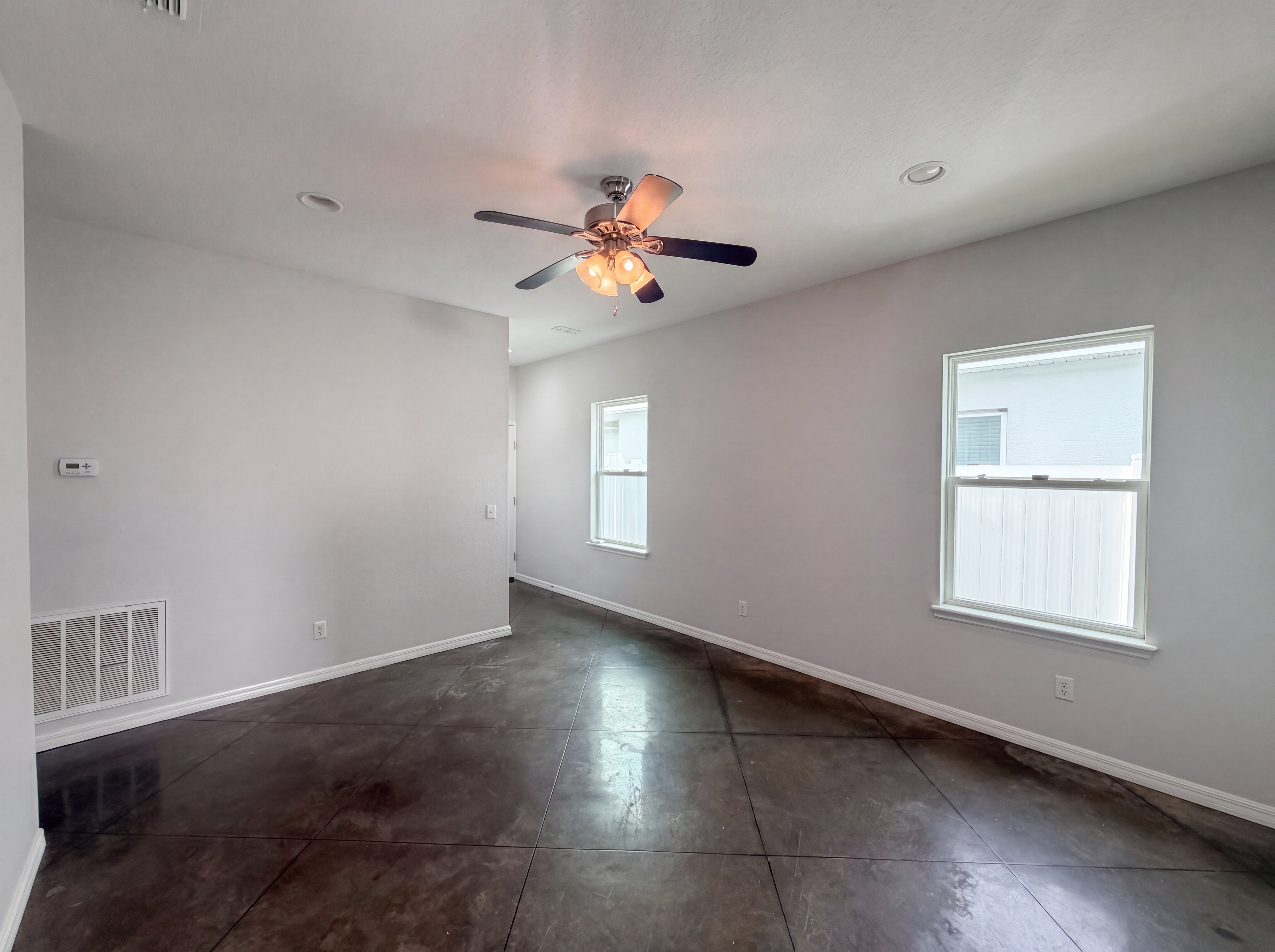 Photo 8 of 17 of 2953 Whispering Trails Dr, Winter Haven, FL