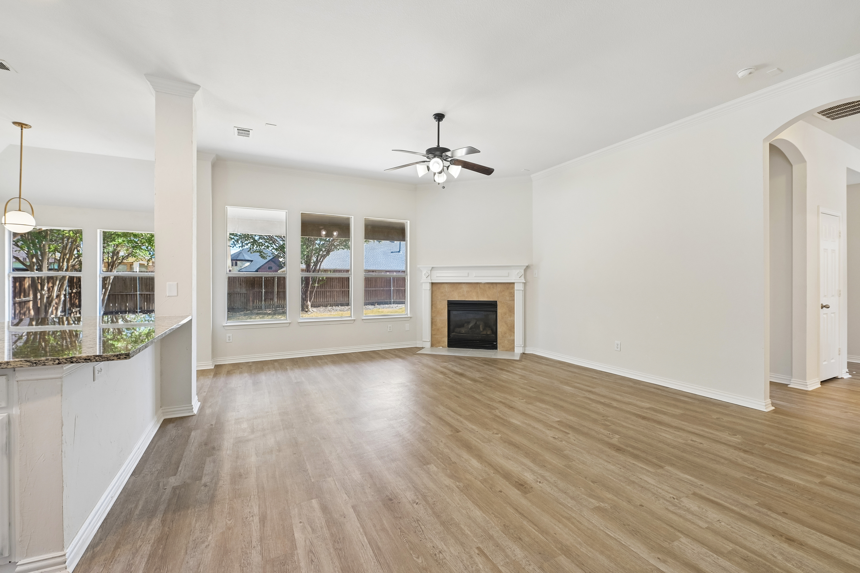 Photo 11 of 35 of 1009 Spinnaker Dr, Forney, TX