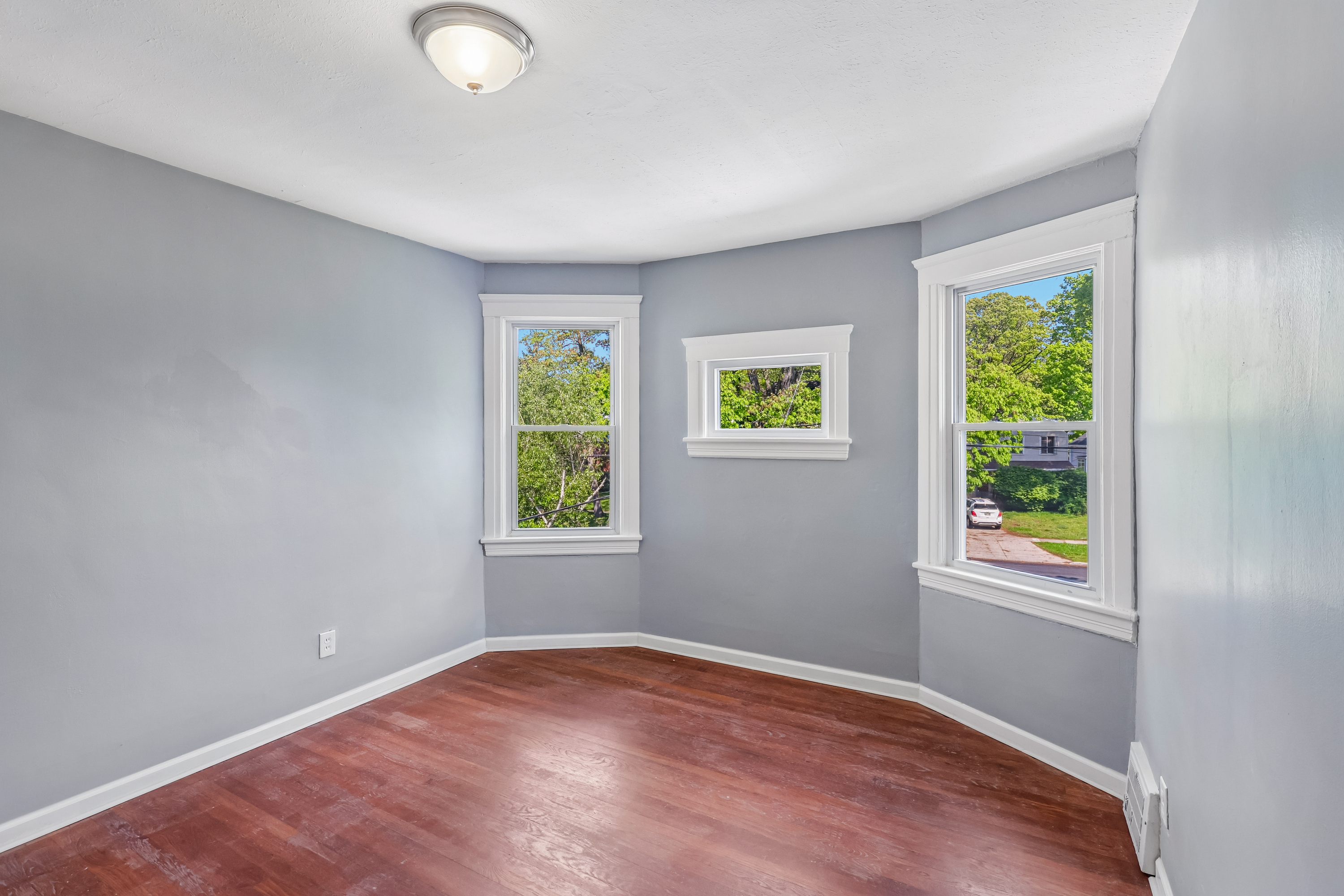 Photo 4 of 28 of 4012 Bluestone Rd, Cleveland, OH