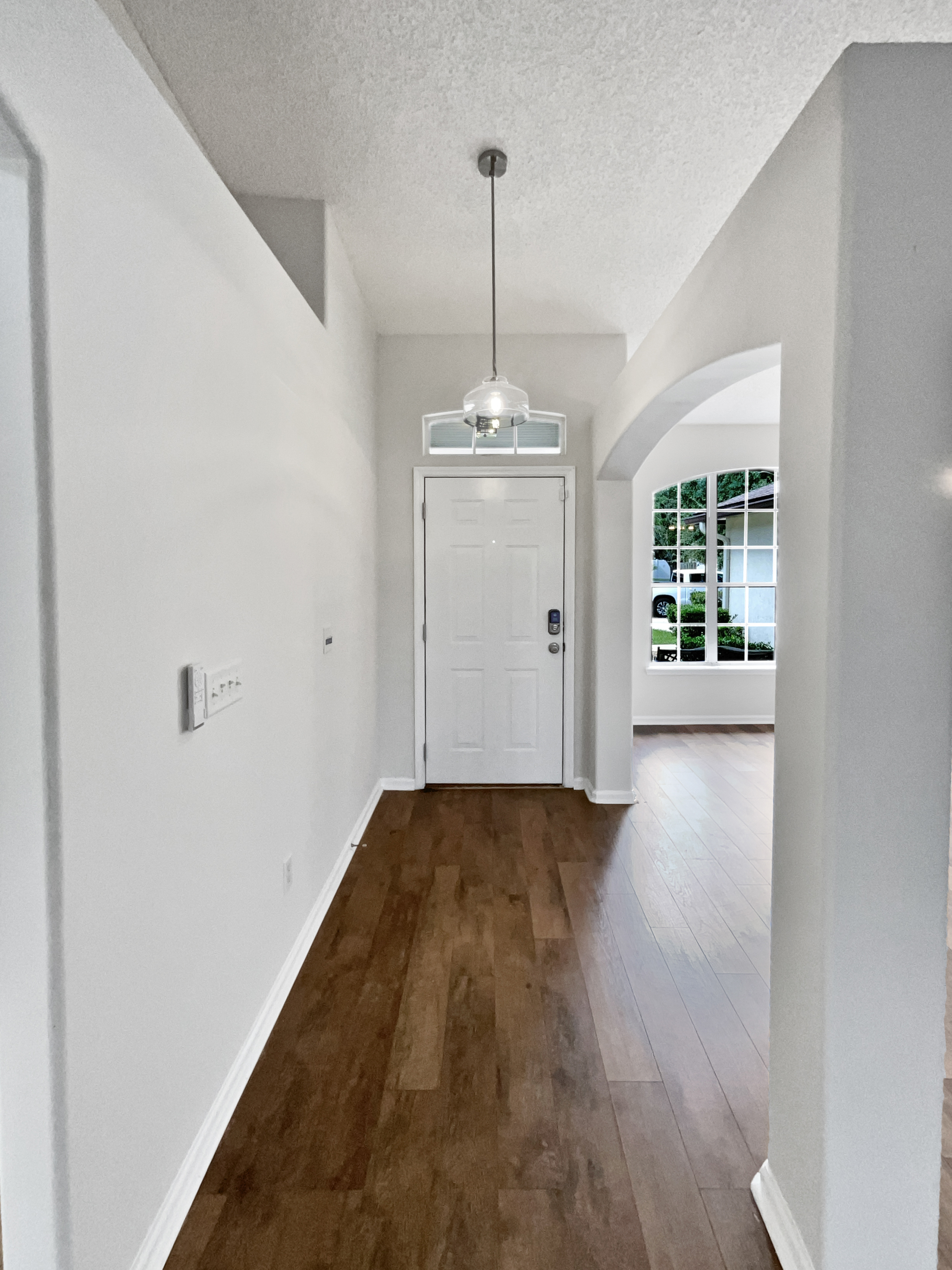 Photo 10 of 25 of 6899 Clinton Corners Dr W, Jacksonville, FL