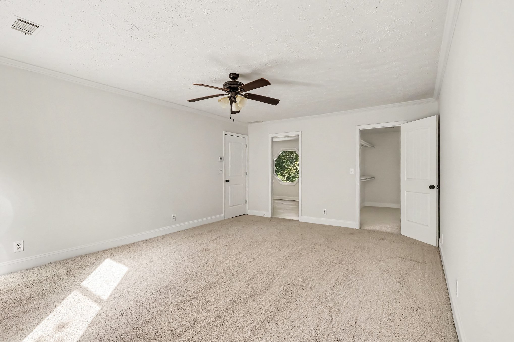 Photo 9 of 22 of 2888 Carrousel Ct, Stone Mountain, GA