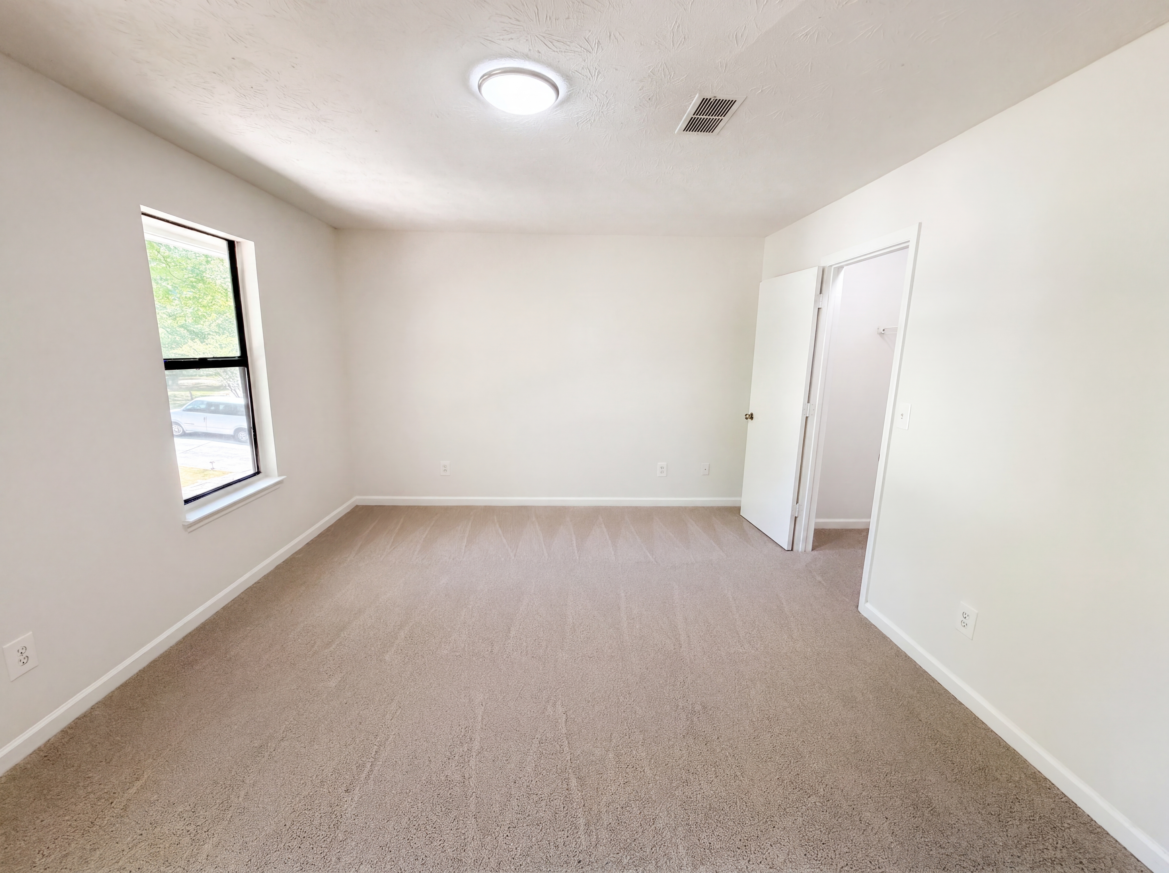 Photo 12 of 20 of 817 Greenhedge Way, Stone Mountain, GA