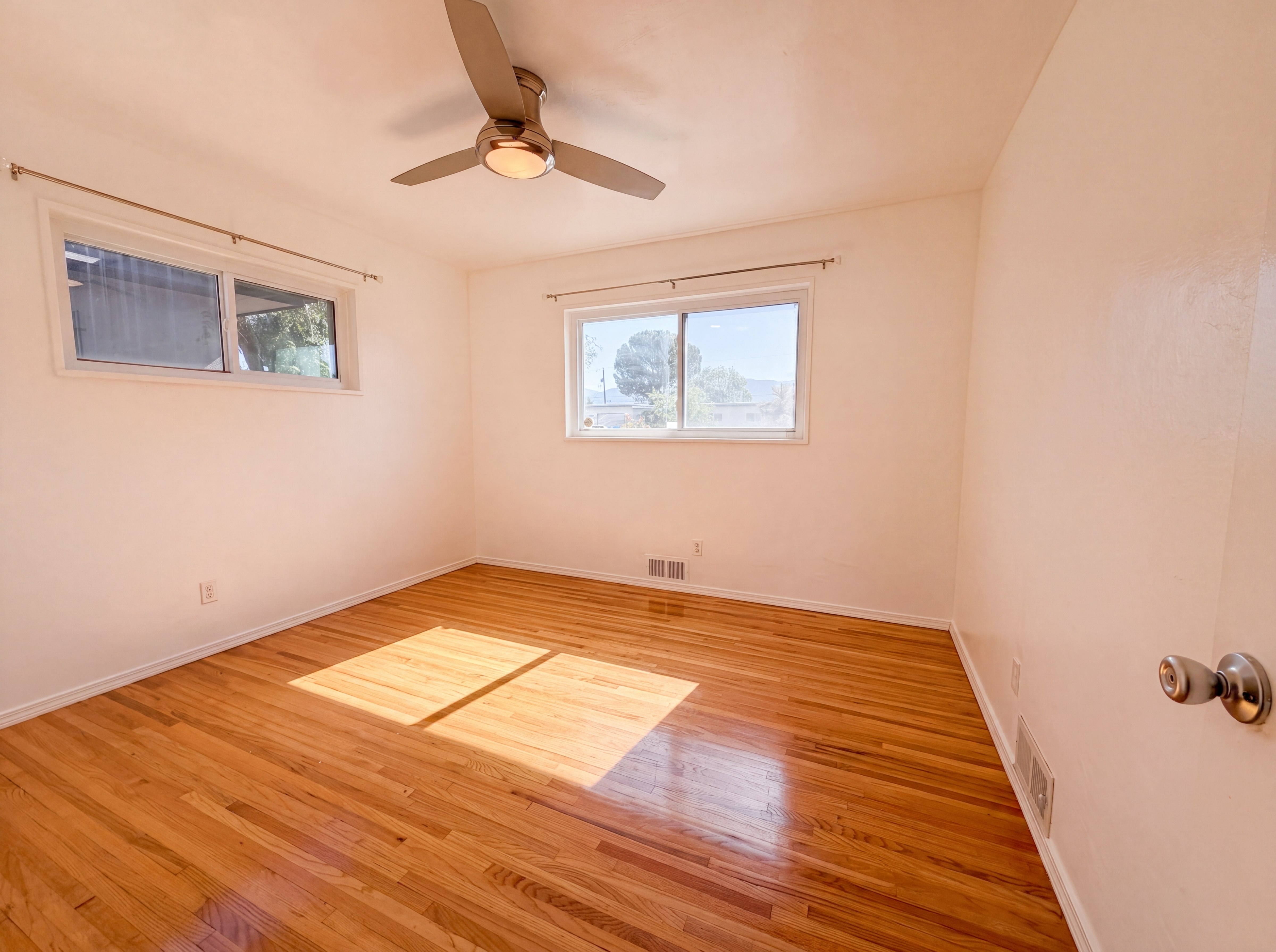 Photo 7 of 19 of 817 Truman St NE, Albuquerque, NM
