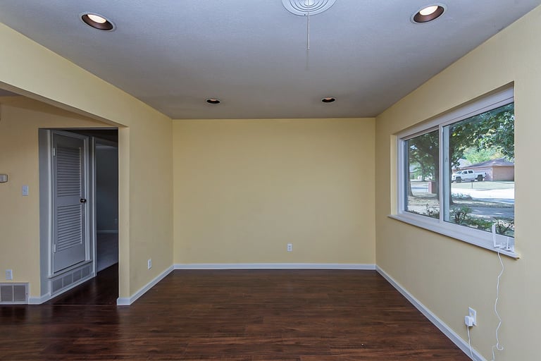 Photo 9 of 19 - 2605 Carten St, Fort Worth, TX 76112