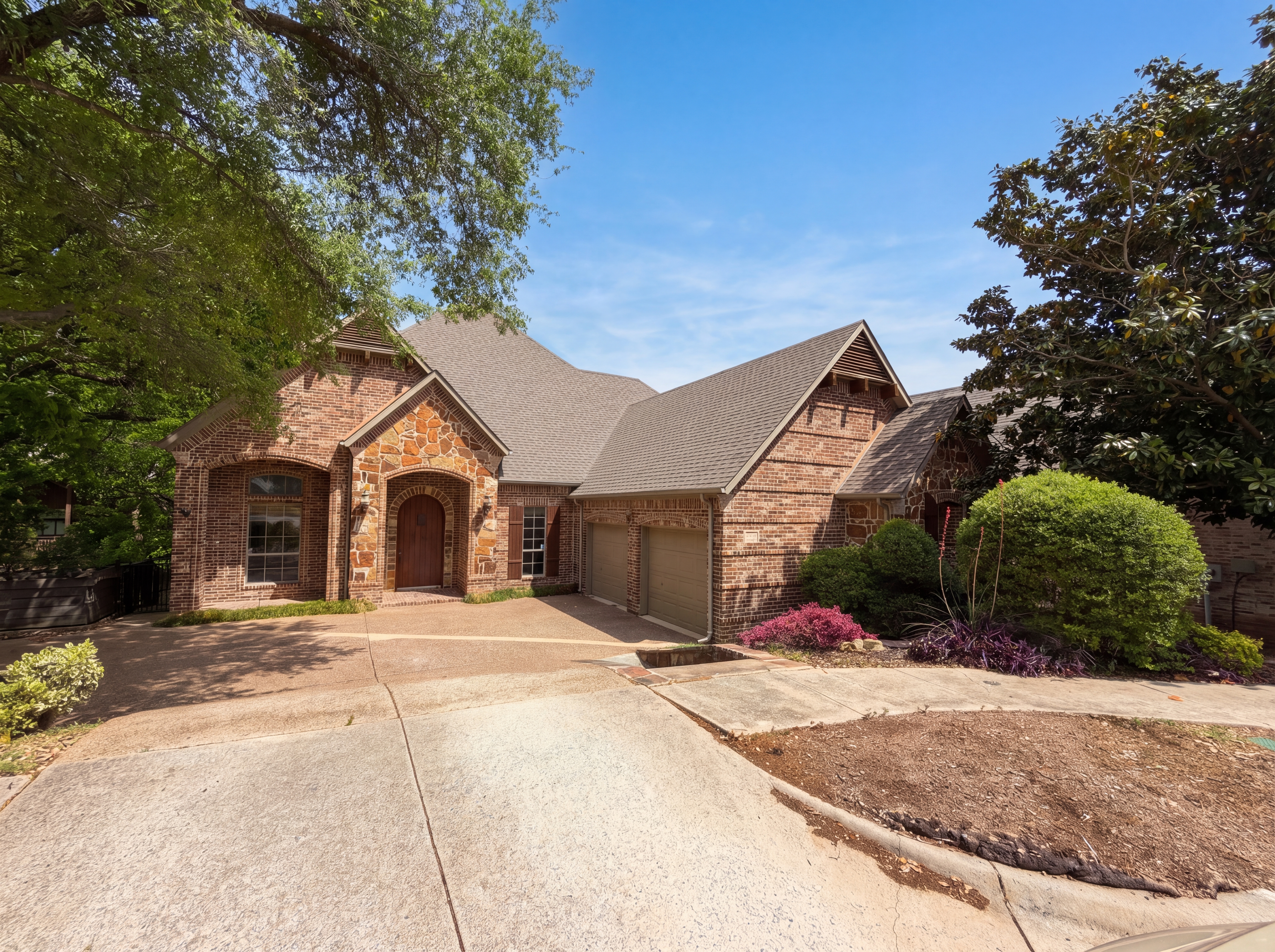 Photo 26 of 29 of 1309 Winding Brook Dr, Garland, TX