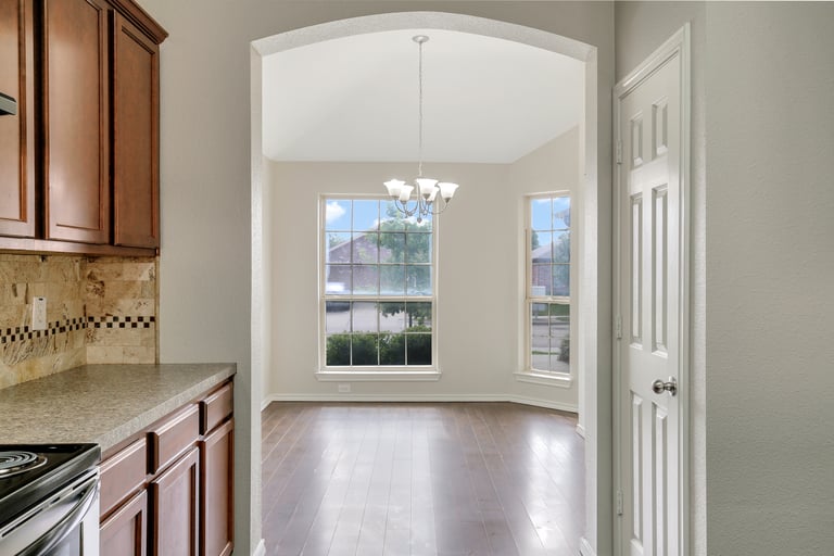 Photo 12 of 26 - 5209 Mirror Lake Dr, Haltom City, TX 76117