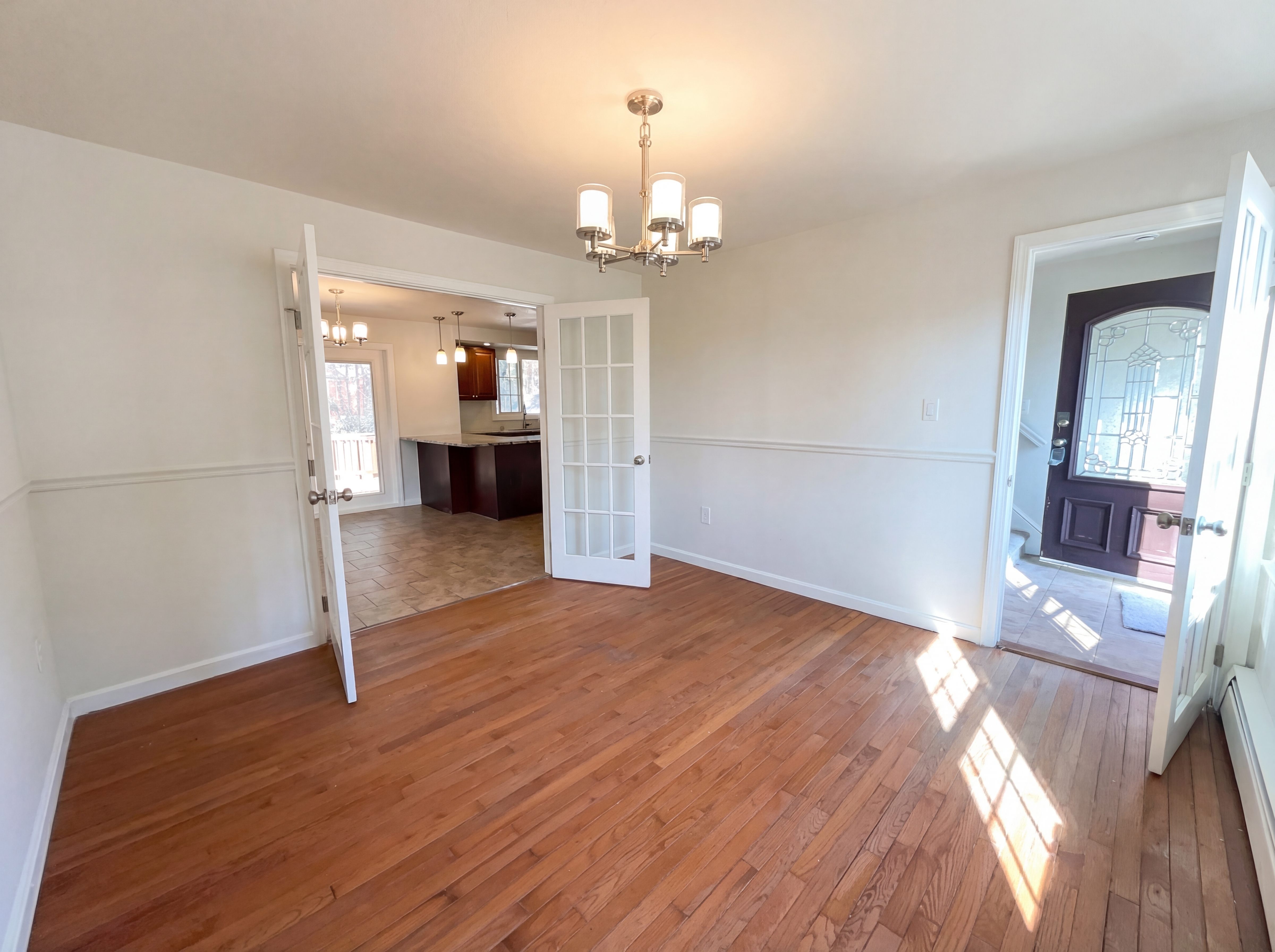 Photo 11 of 36 of 5 Tracy Ann Dr, North Grafton, MA