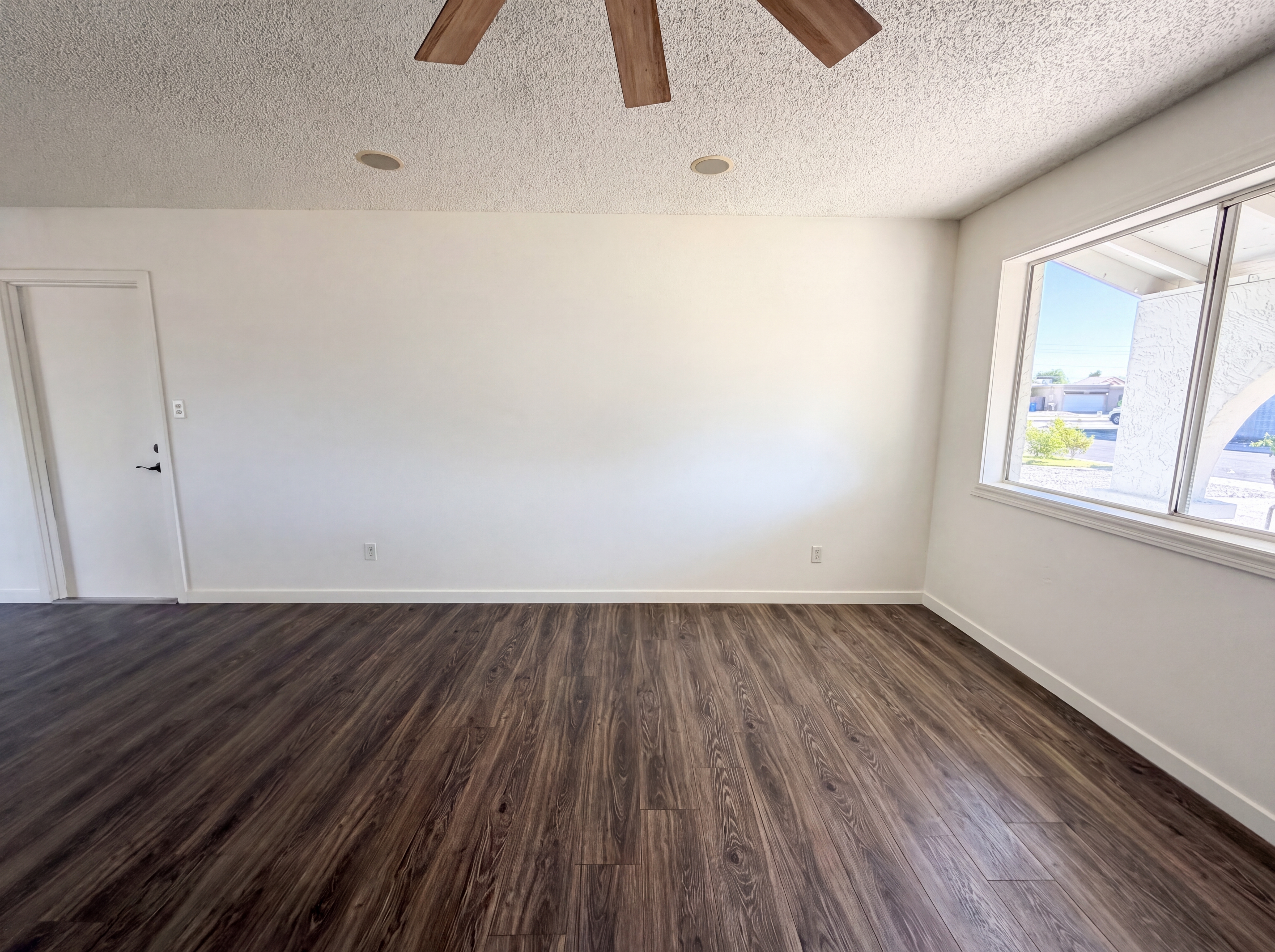 Photo 3 of 21 of 12028 N 41st Dr, Phoenix, AZ