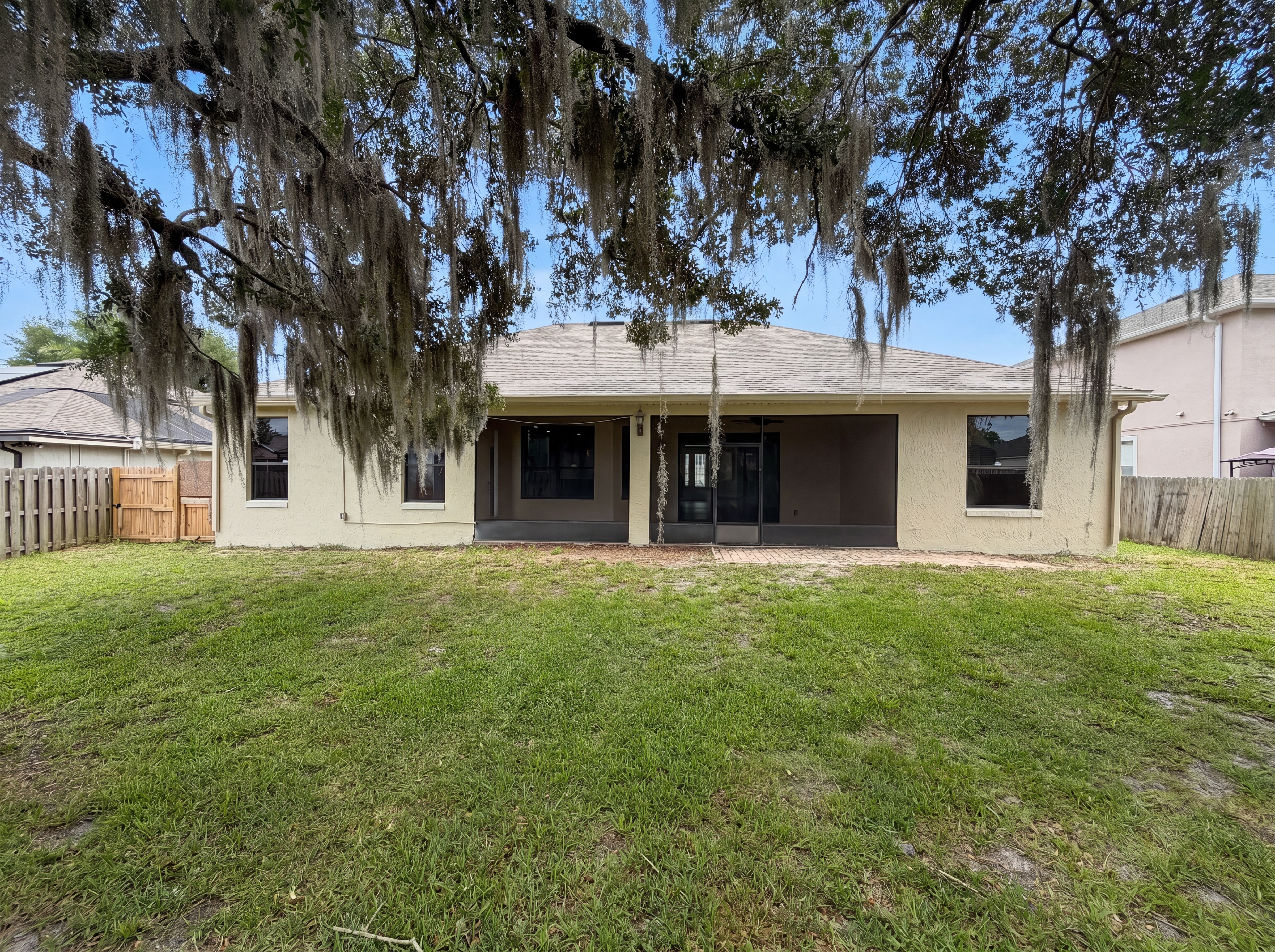 Photo 5 of 26 of 216 Blue Crystal Dr, Deland, FL