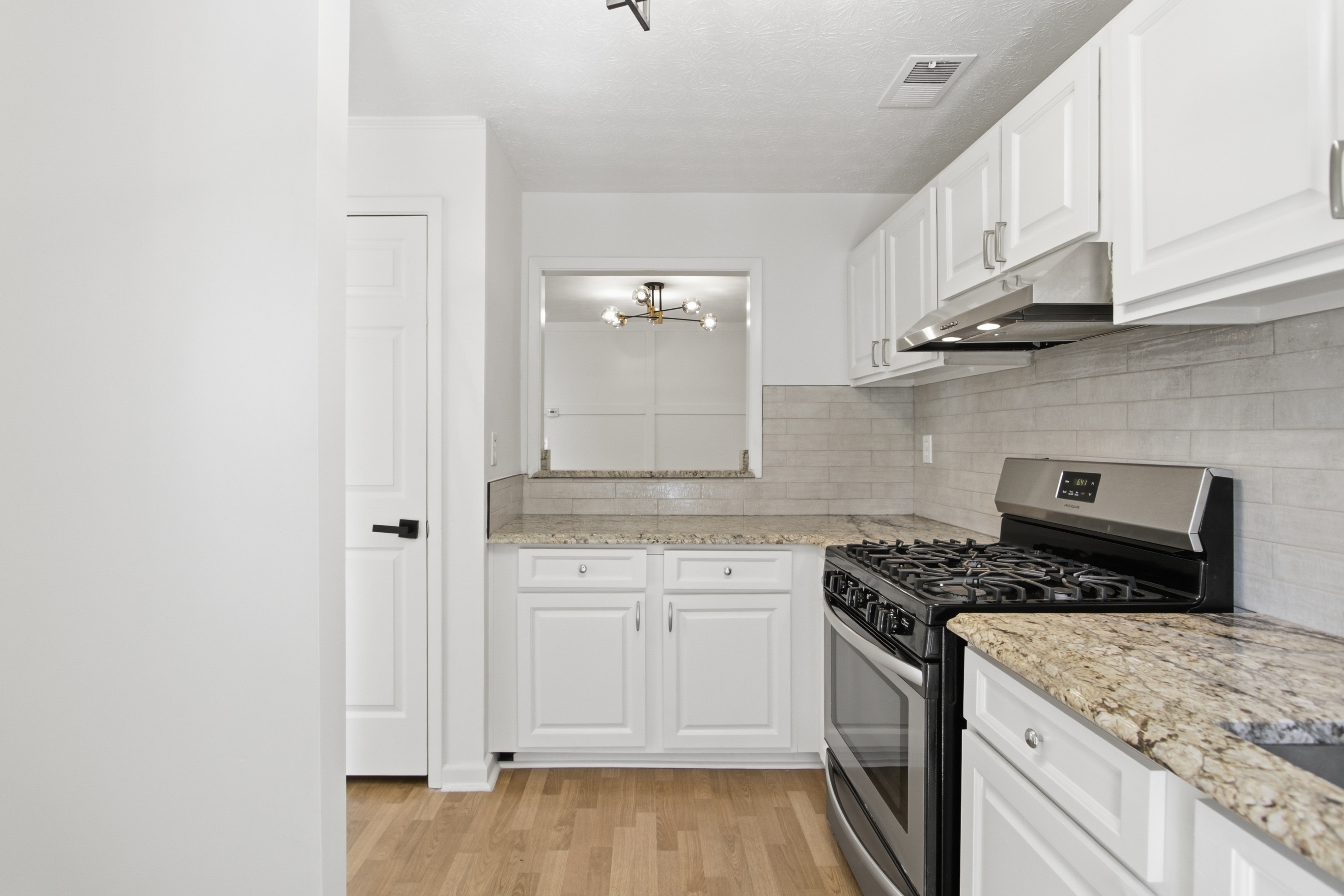Photo 5 of 19 of 1107 Wynnes Ridge Cir SE, Marietta, GA