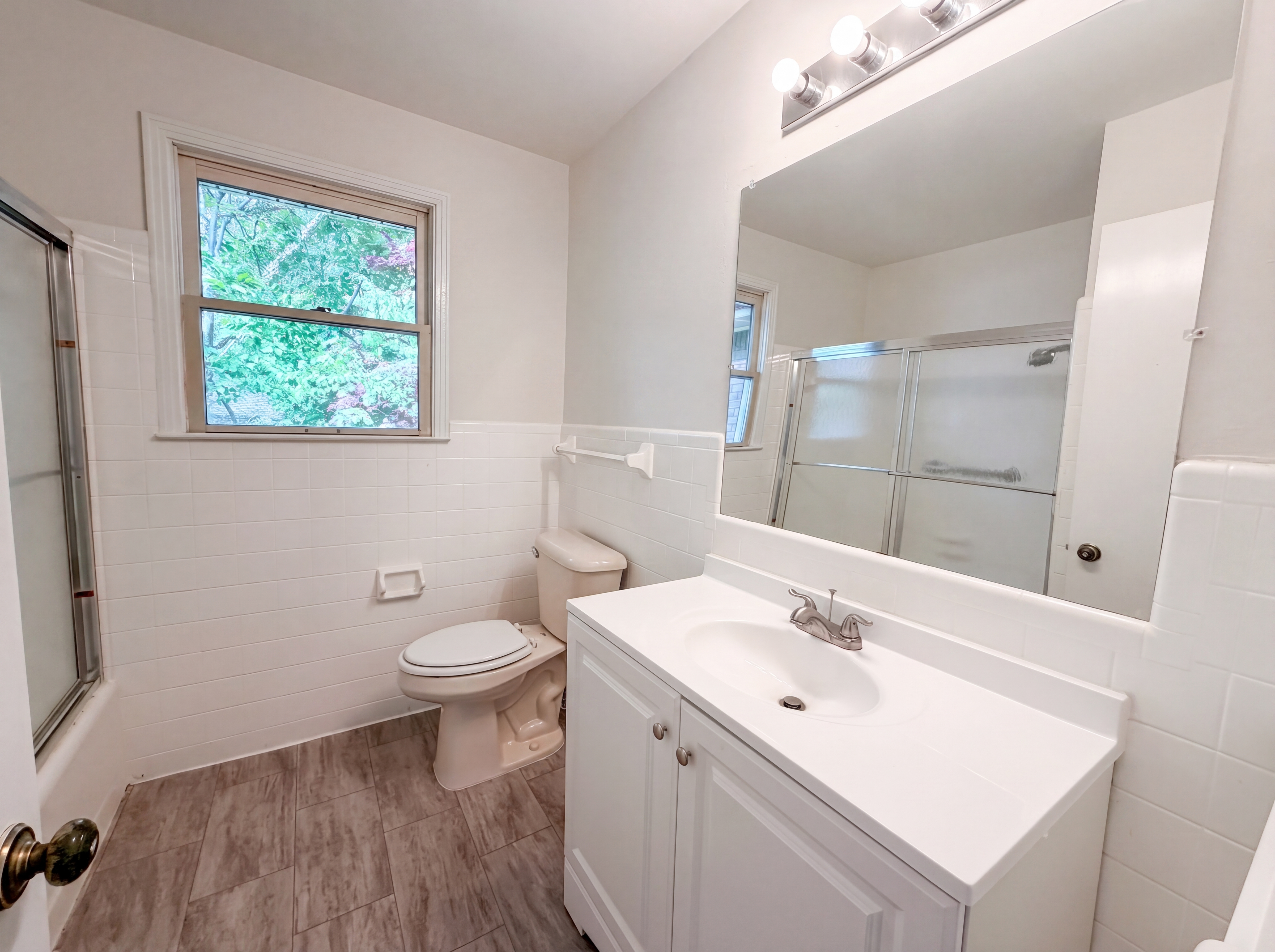 Photo 6 of 23 of 242 Kingswood Dr, Clarksville, TN