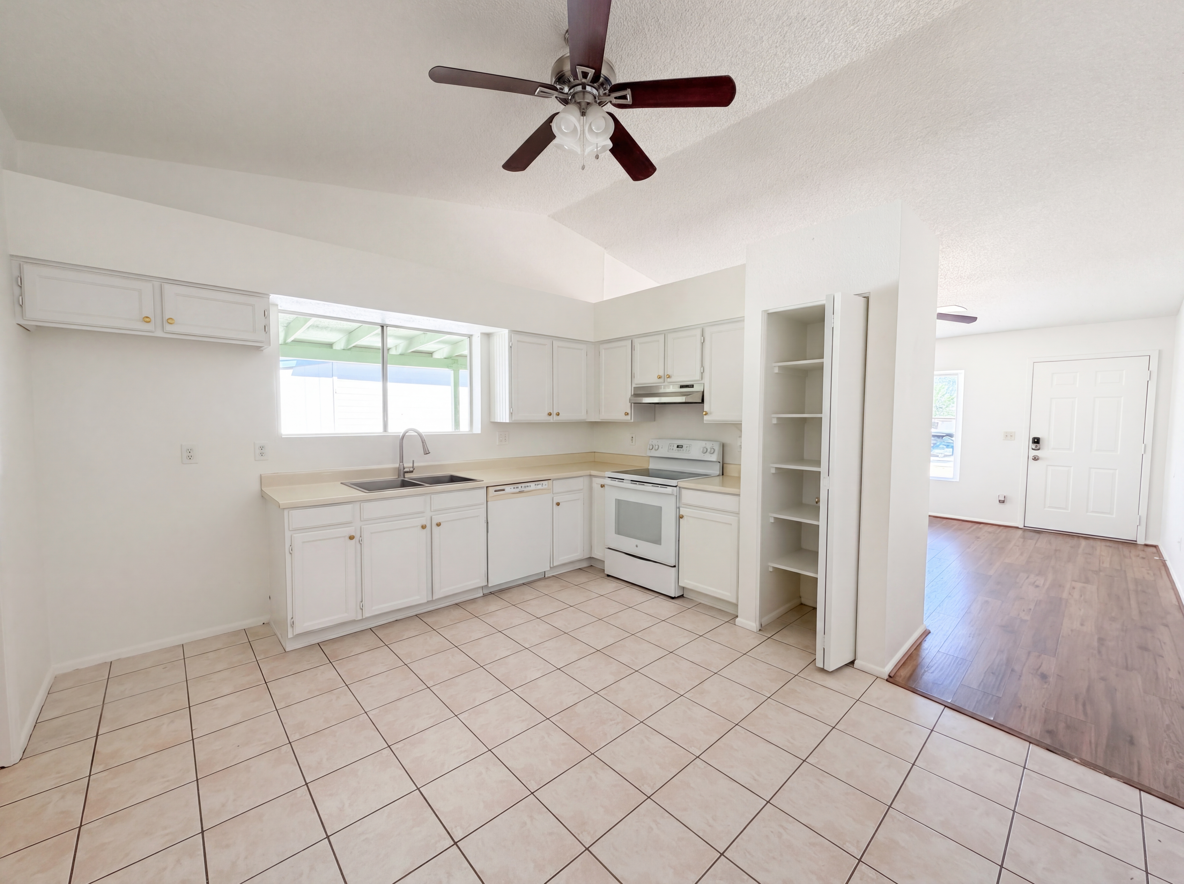 Photo 2 of 17 of 5135 E Evergreen St, Mesa, AZ