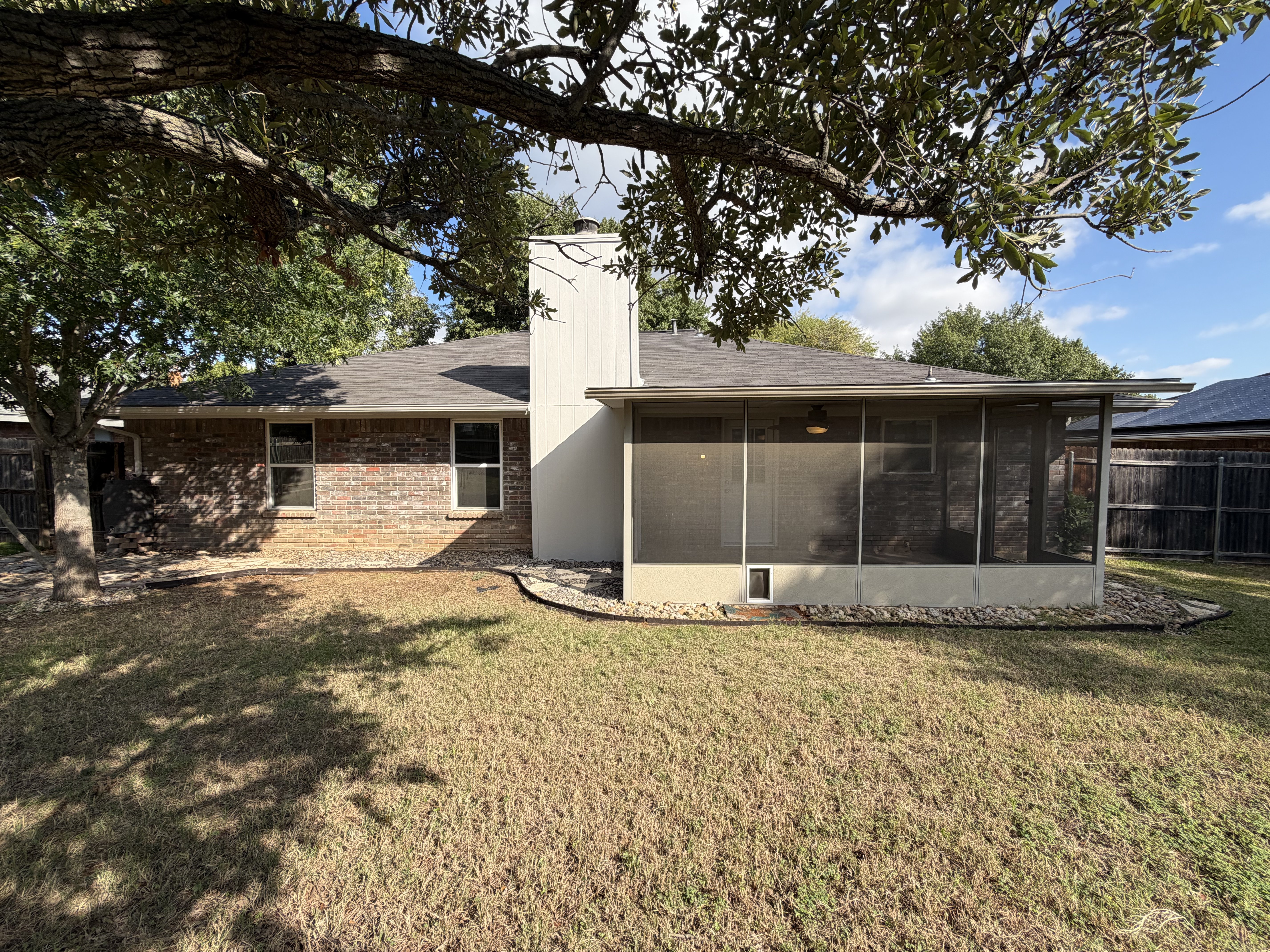 Photo 5 of 18 of 502 Anice Ln, Euless, TX