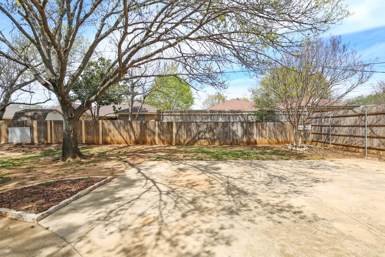 Photo 26 of 26 - 2009 Iron Horse Ct, Arlington, TX 76017