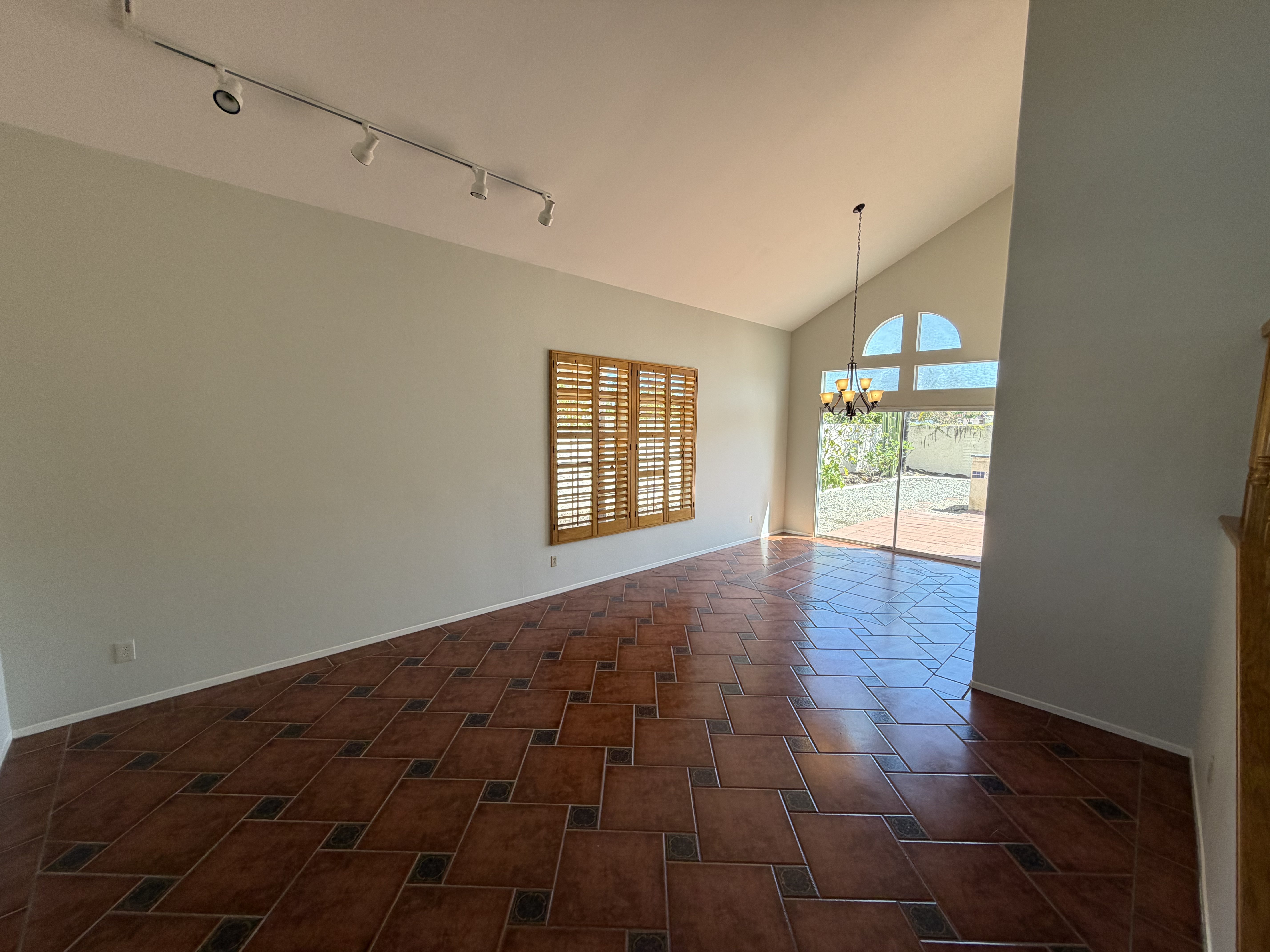 Photo 10 of 25 of 8932 Mesa Oak Dr, Riverside, CA