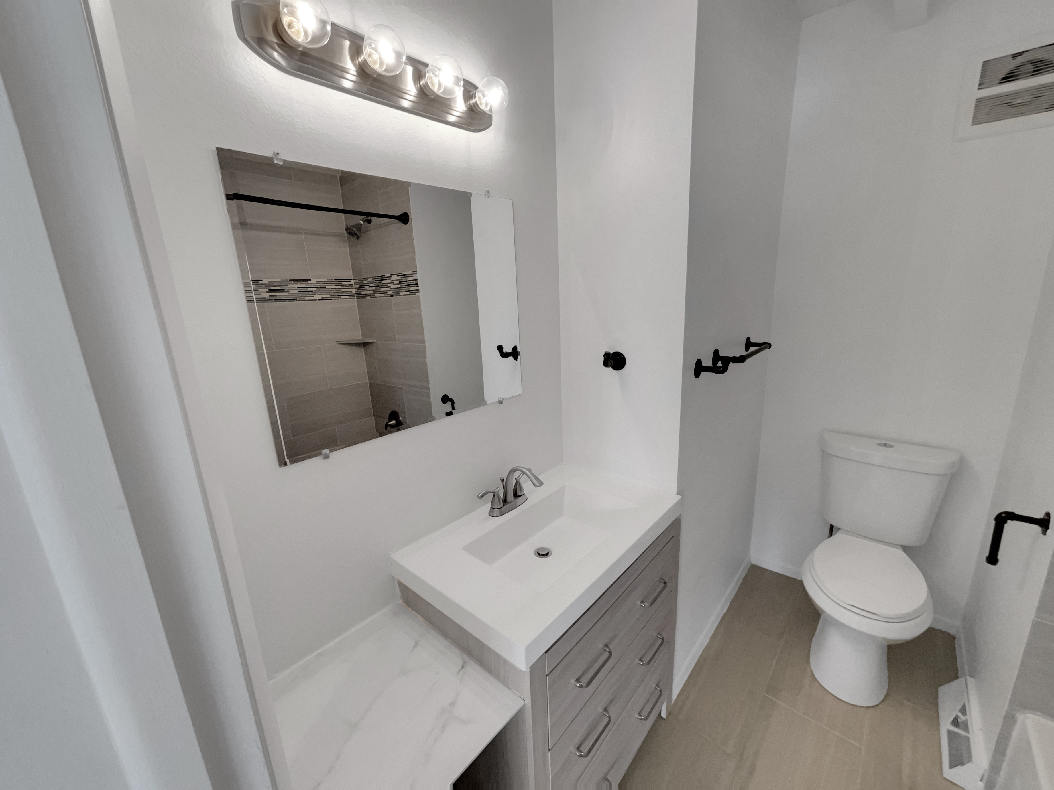 Photo 7 of 24 of 11422 W 17th Pl, Lakewood, CO