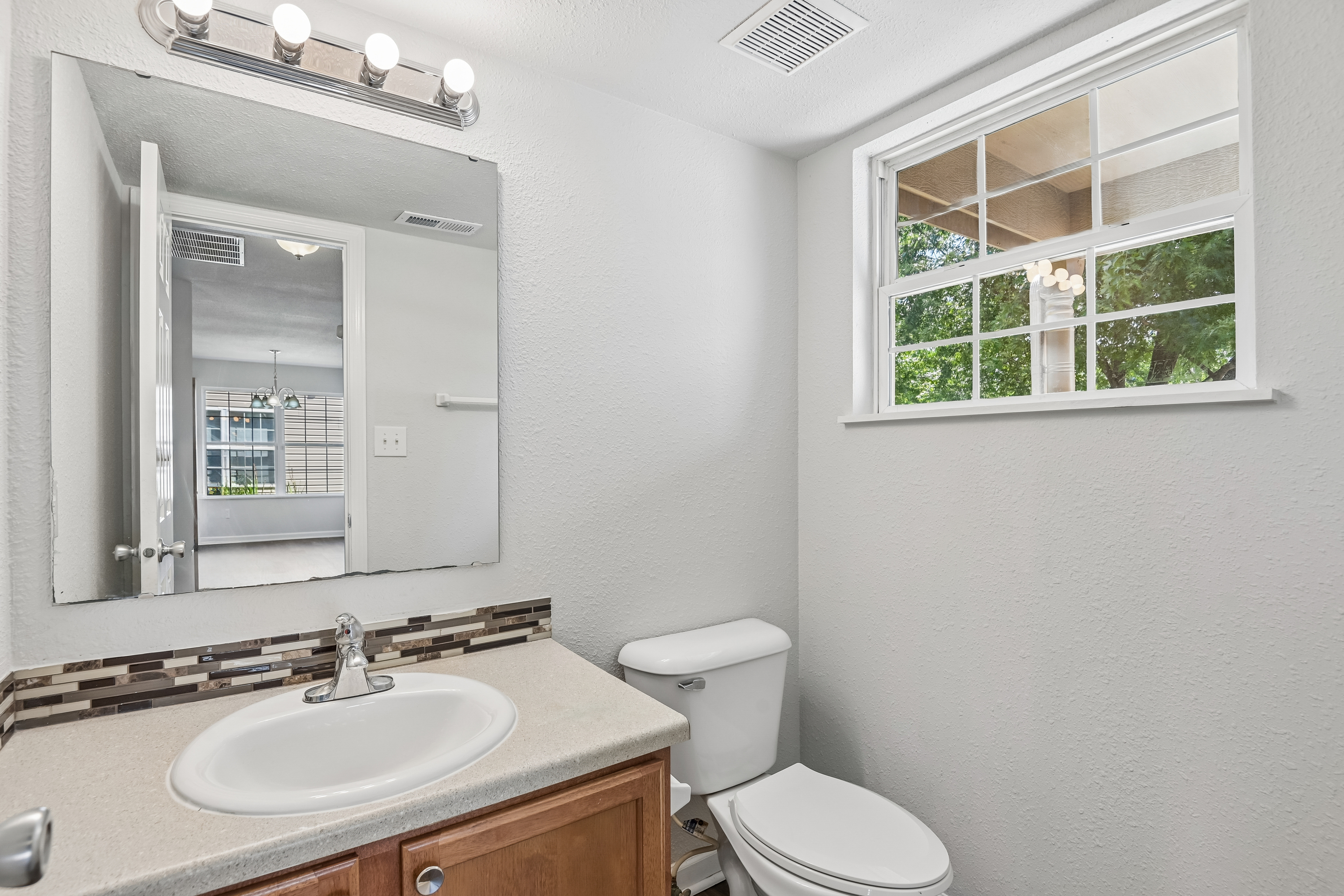 Photo 13 of 43 of 2327 Rostock Ct, Indianapolis, IN