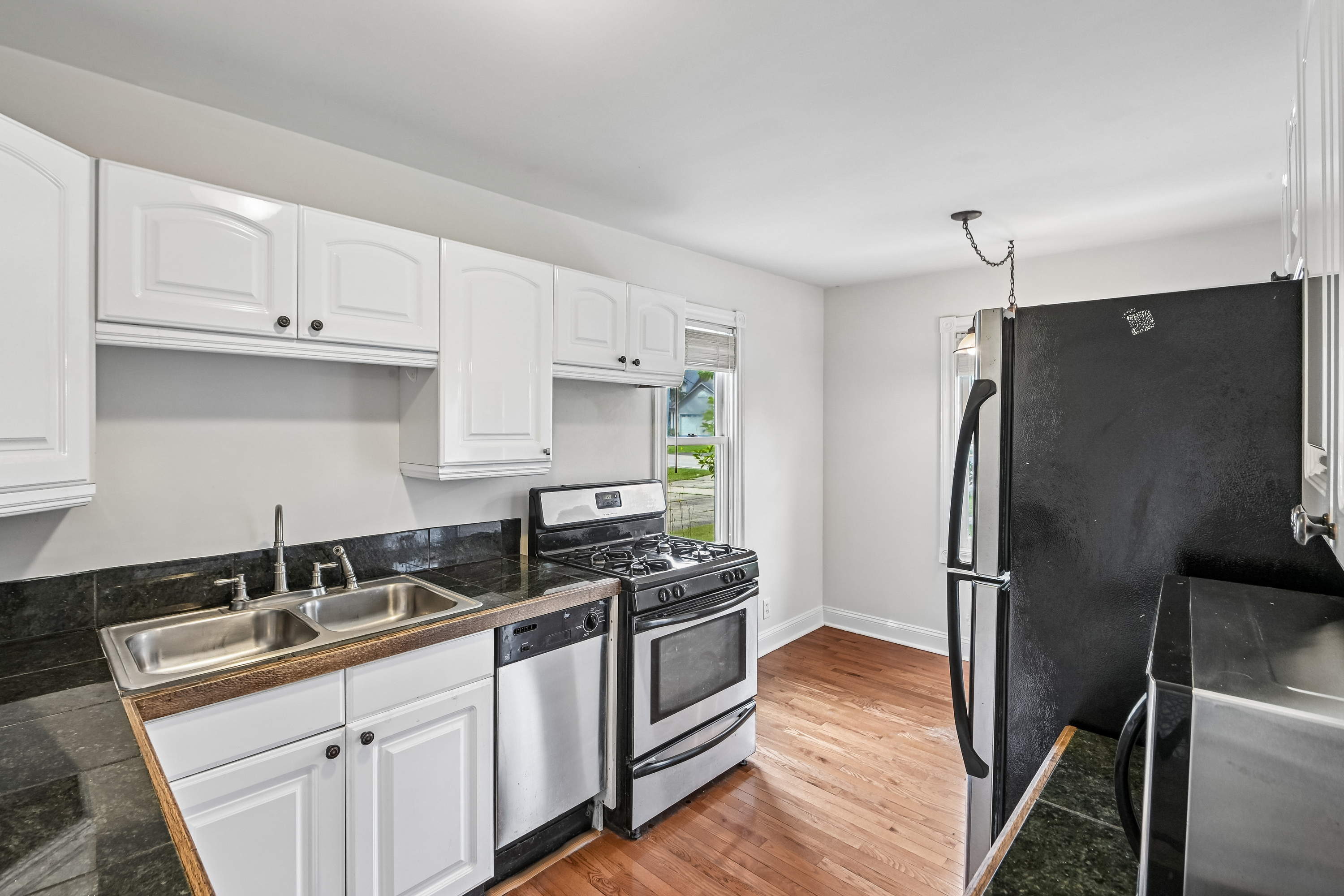 Photo 35 of 72 of 4811 Roslyn Rd, Downers Grove, IL