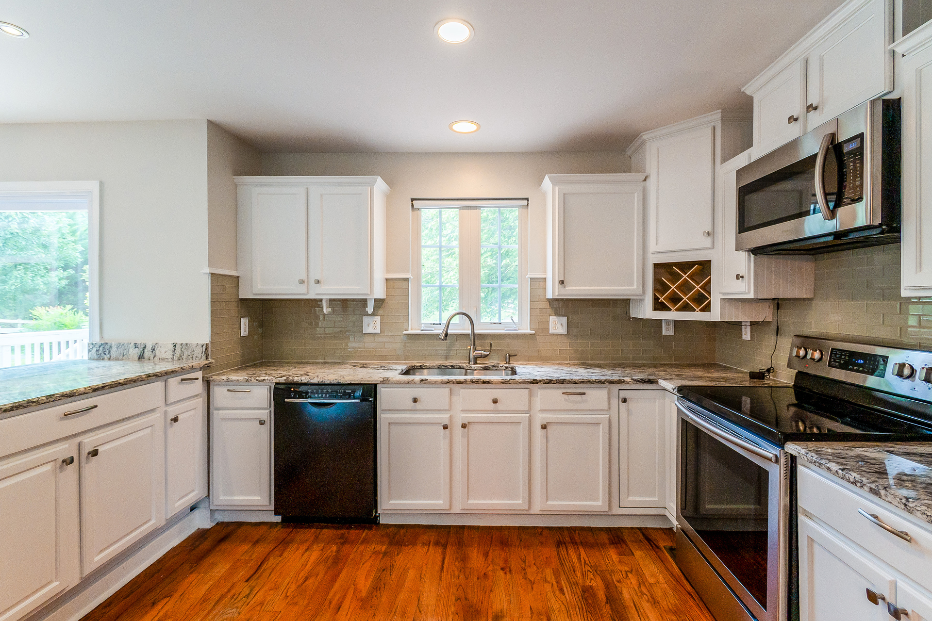 Photo 6 of 23 of 17292 Magic Mountain Dr, Round Hill, VA