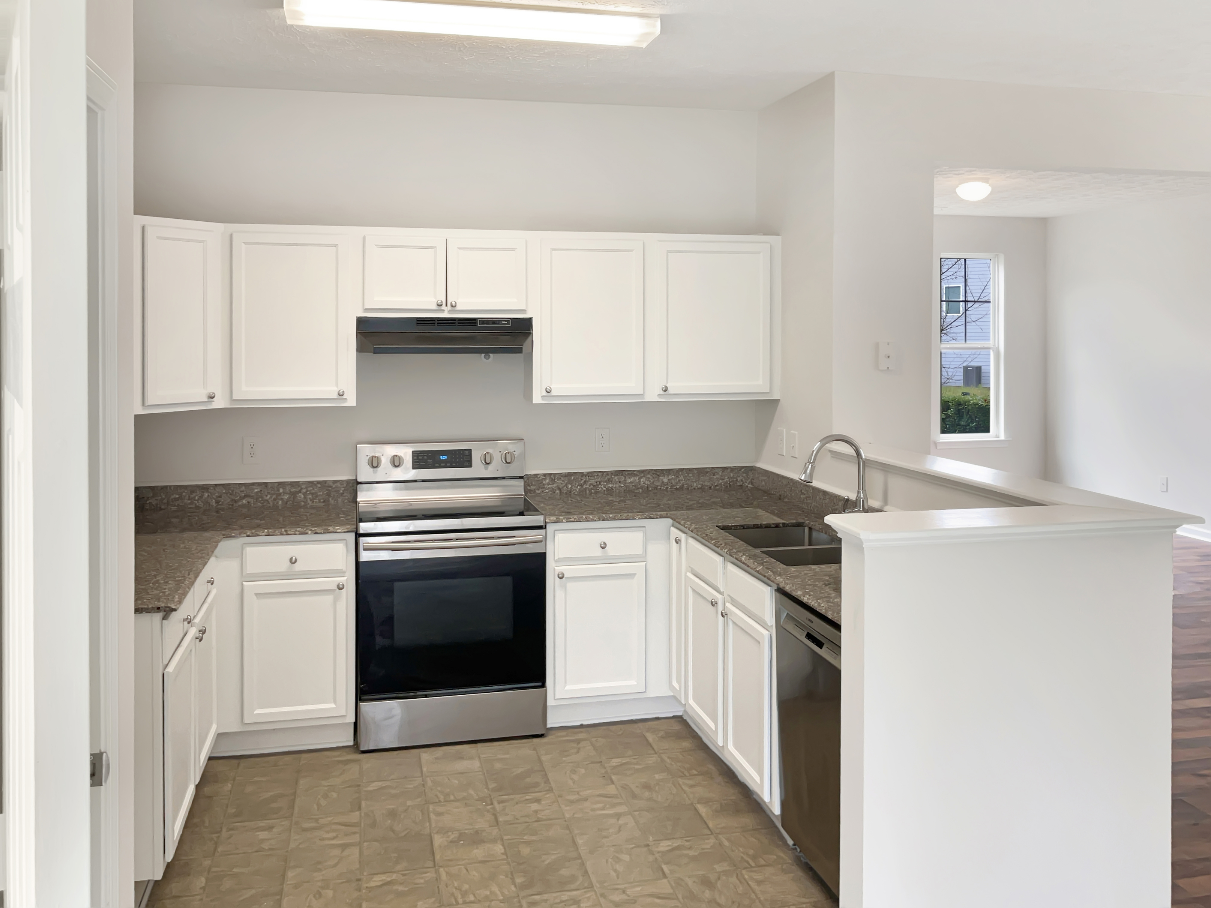 Photo 2 of 22 of 4890 Heritage Cir, Atlanta, GA