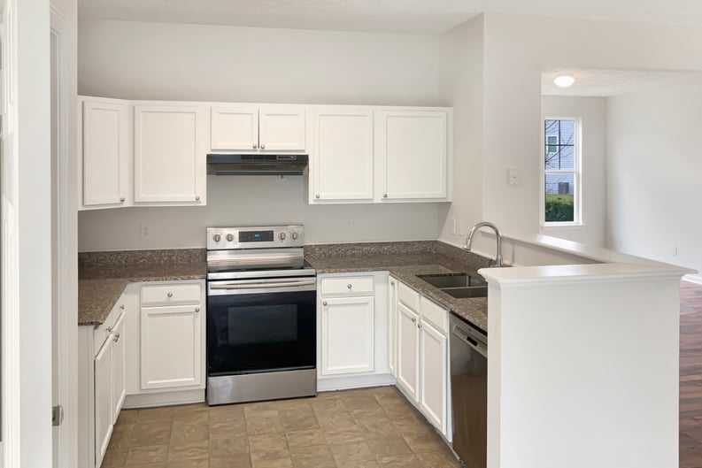 Property photo 2 of 4890 Heritage Cir