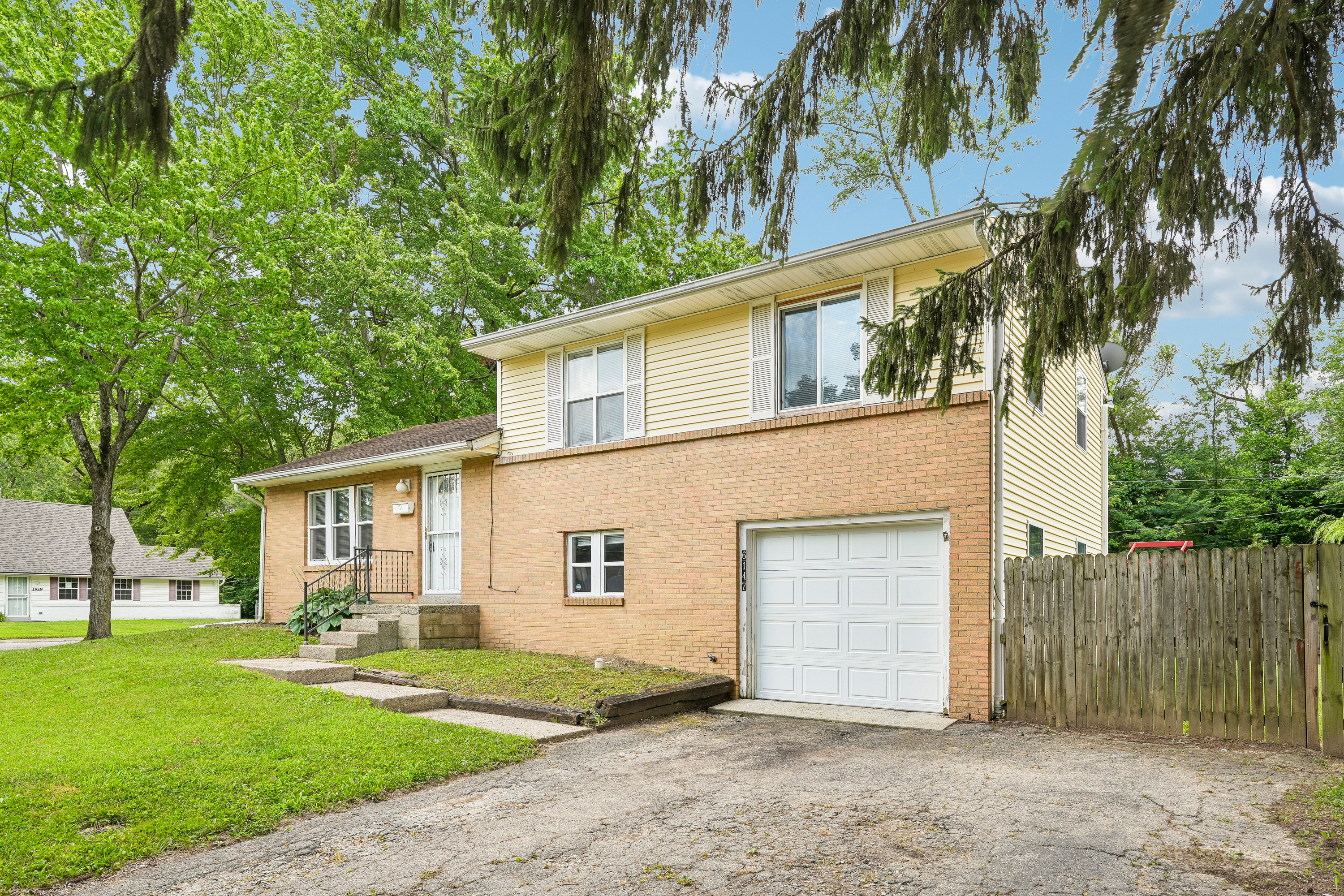 Photo 8 of 49 of 6147 E 40th St, Indianapolis, IN