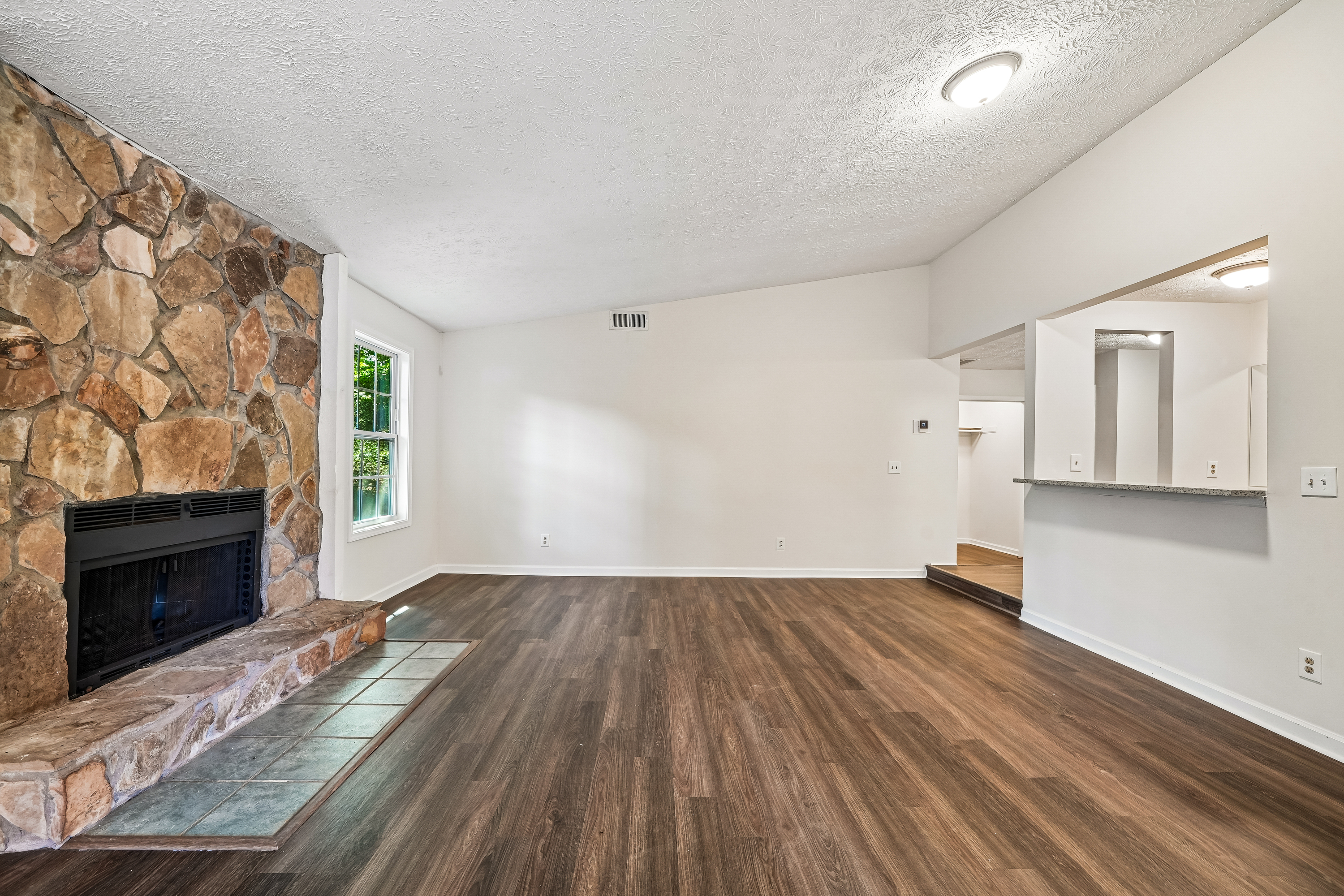 Photo 3 of 26 of 2464 Silver Moss Way, Lawrenceville, GA