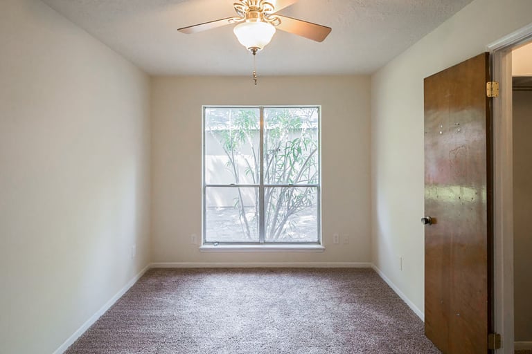 Photo 29 of 35 - 15014 Penn Hills Ln, Houston, TX 77062