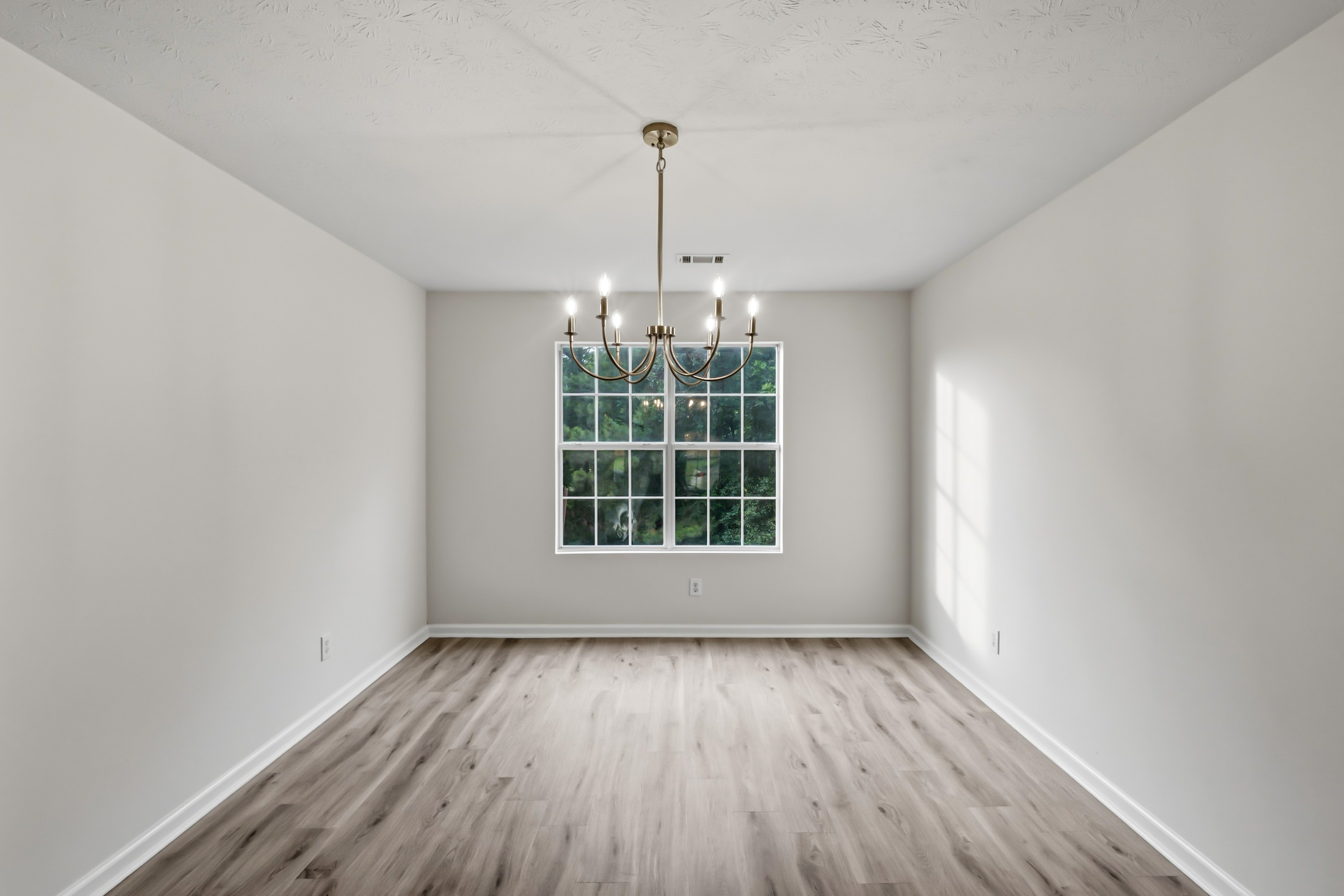 Photo 15 of 49 of 3825 Cedar Trace Ln, Ellenwood, GA
