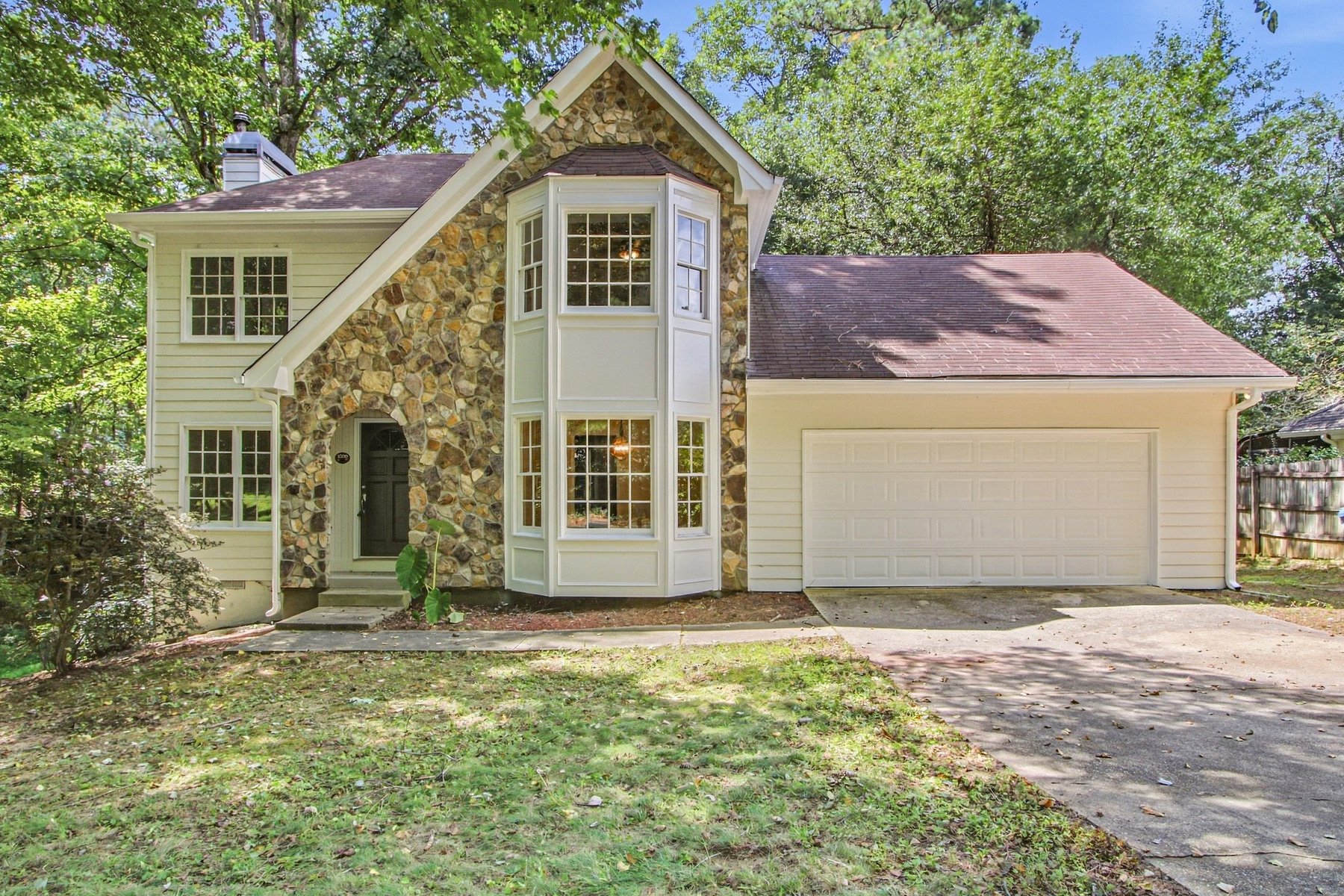 Photo 1 of 1039 Plantation Blvd SE