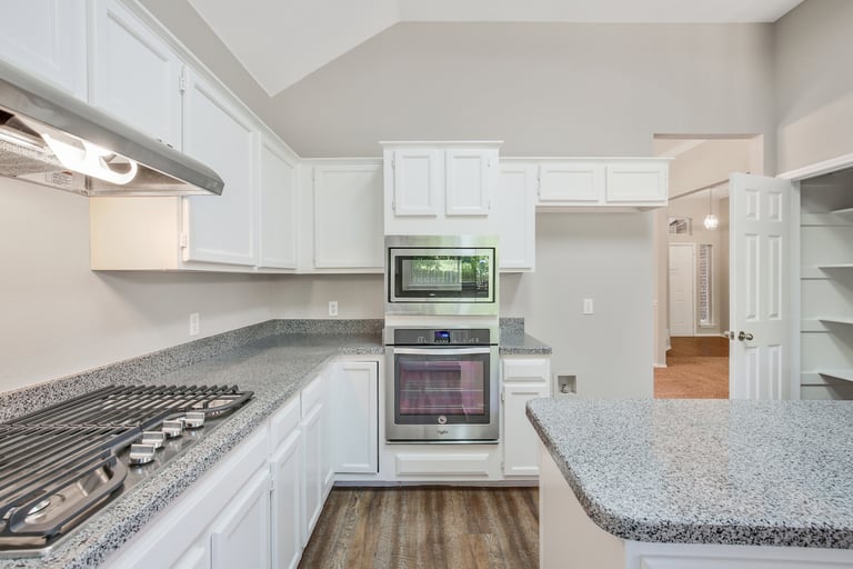 Photo 1 of 24 - 2825 Garden Oaks Pl, Grand Prairie, TX 75052
