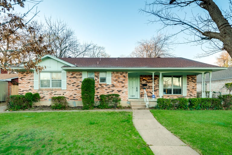 Photo 1 of 30 - 1005 McDonald Dr, Garland, TX 75041