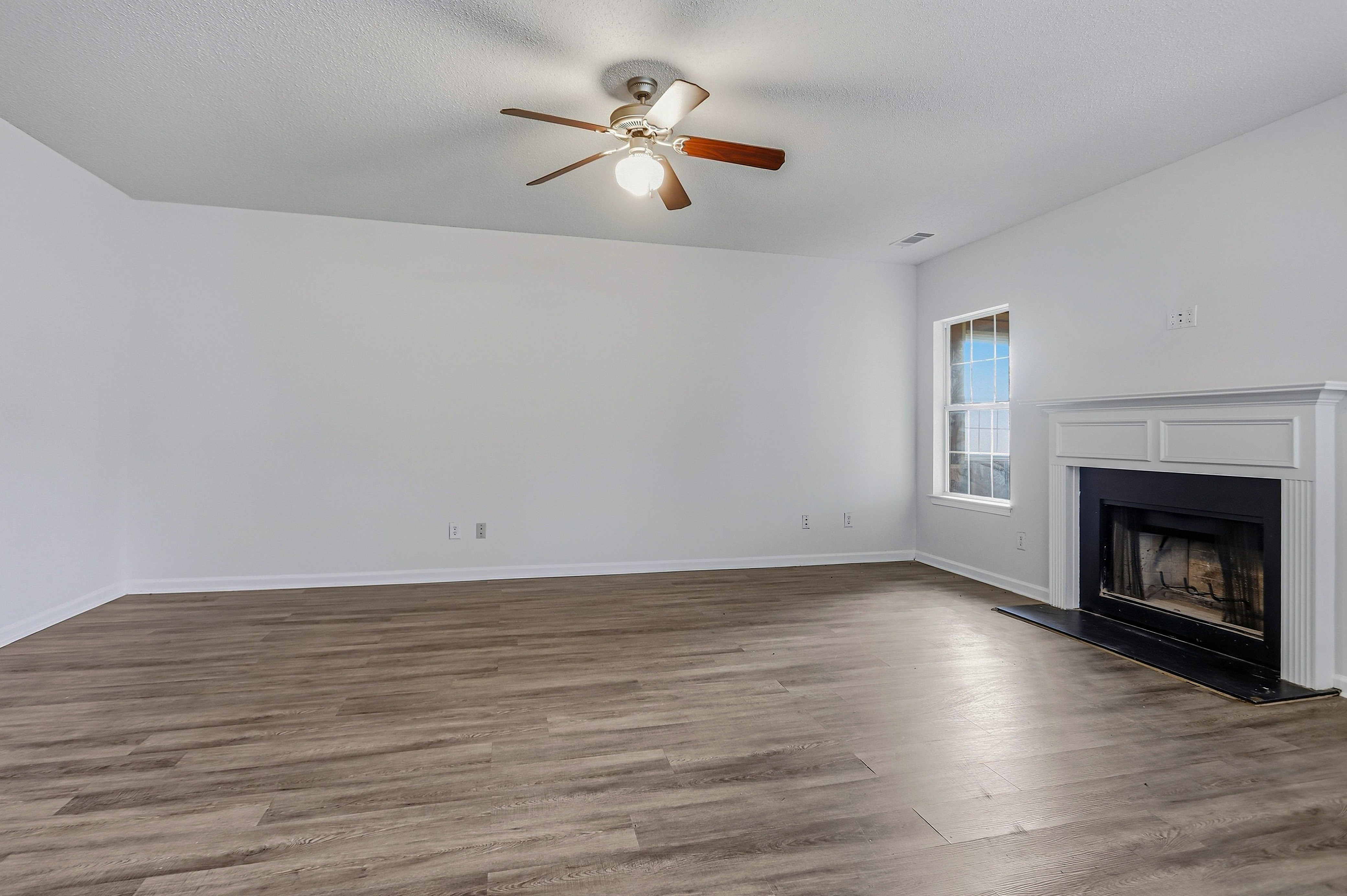 Photo 10 of 42 of 235 Hillside Oak Ln, Covington, GA