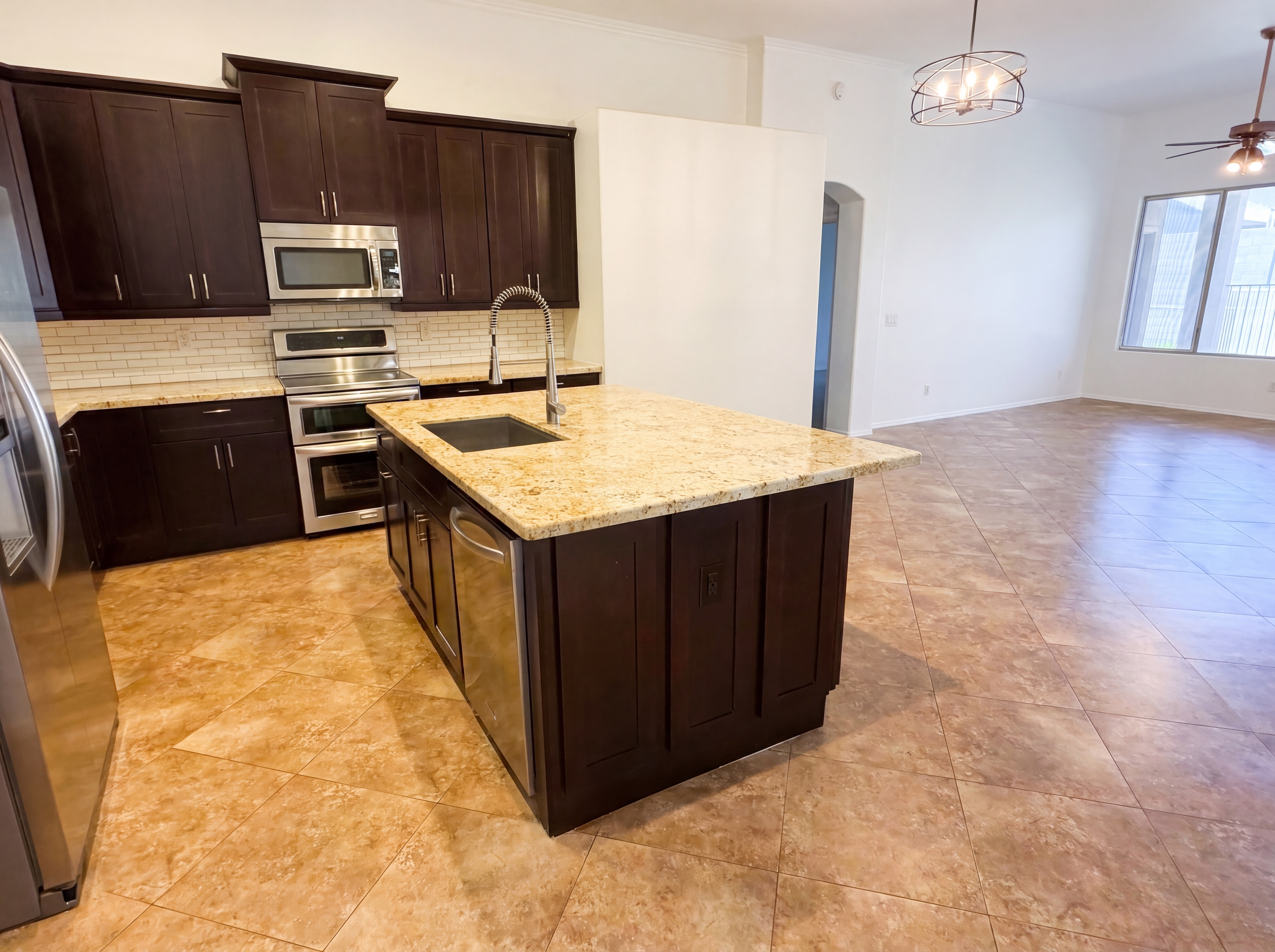 Photo 2 of 32 of 7908 W Deanna Dr, Peoria, AZ