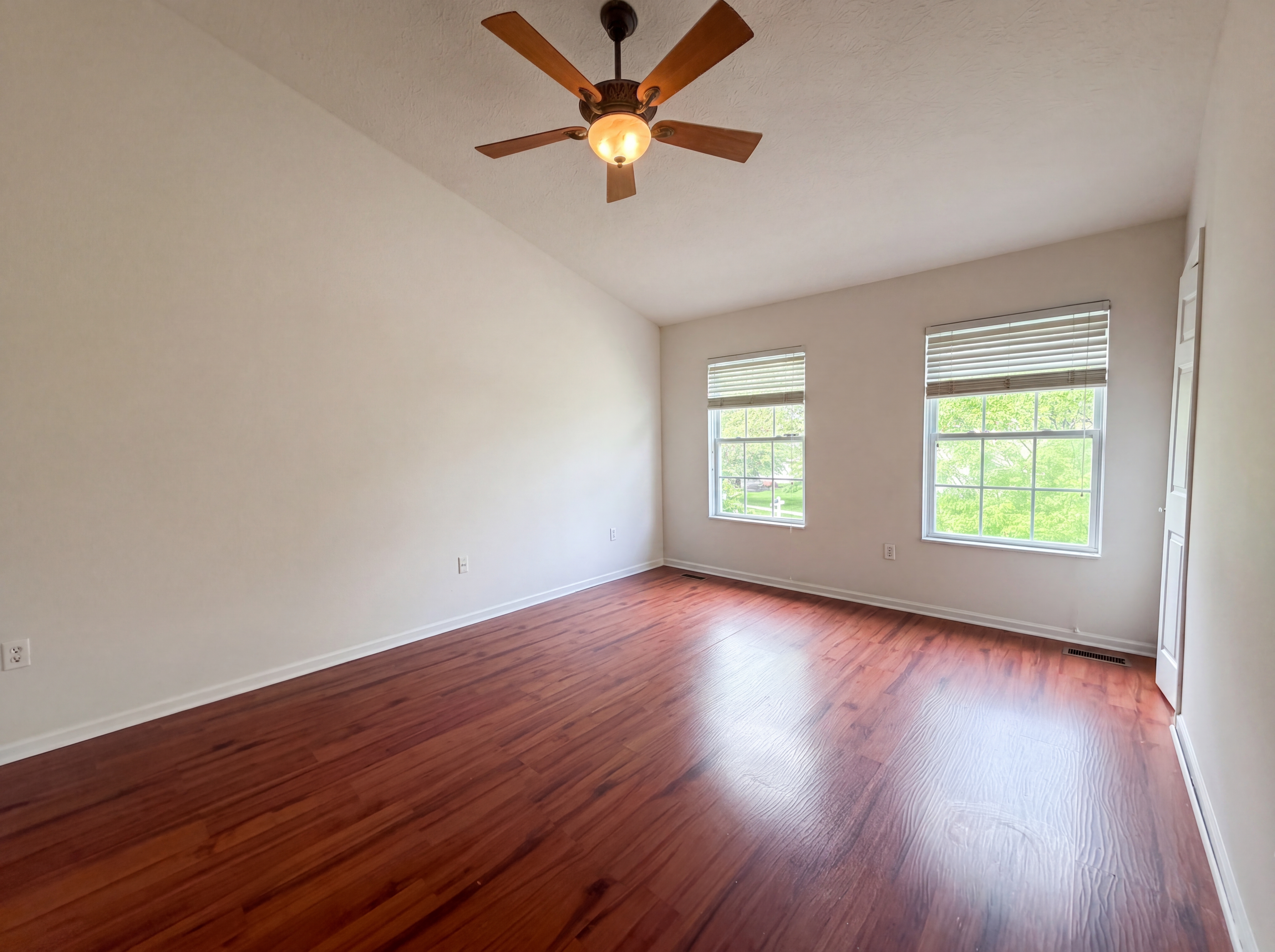 Photo 4 of 44 of 7966 Lazelle Woods Dr, Westerville, OH