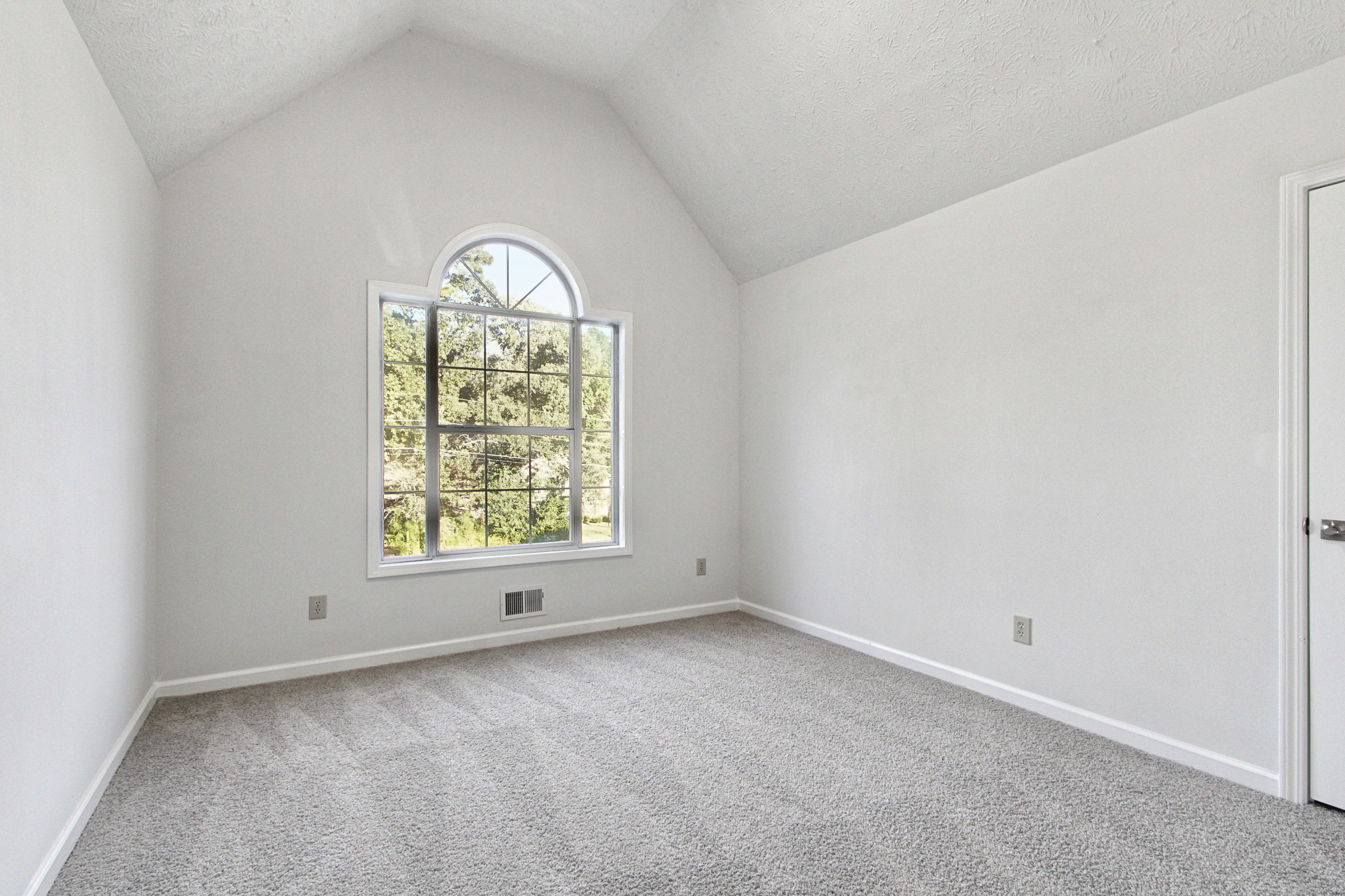 Photo 20 of 34 of 6833 Sarah Jane Ln, Riverdale, GA